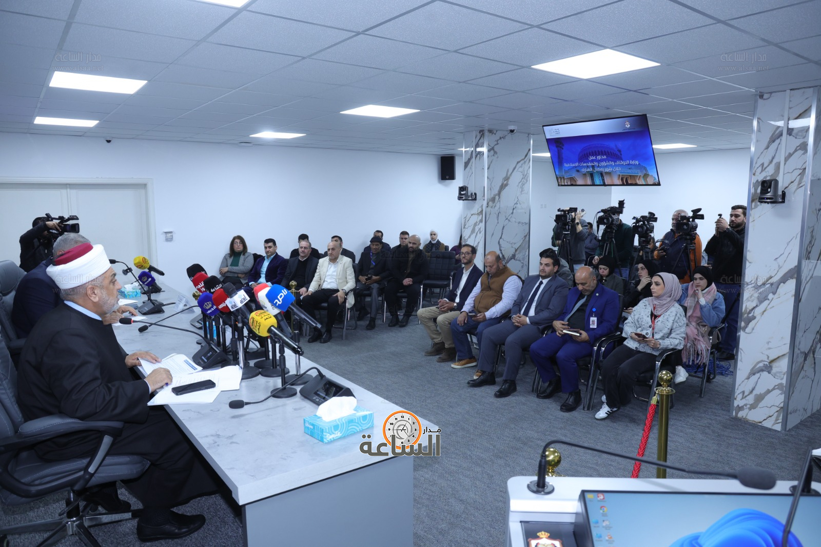 Madar Al-Saa Images 0.452238464526043