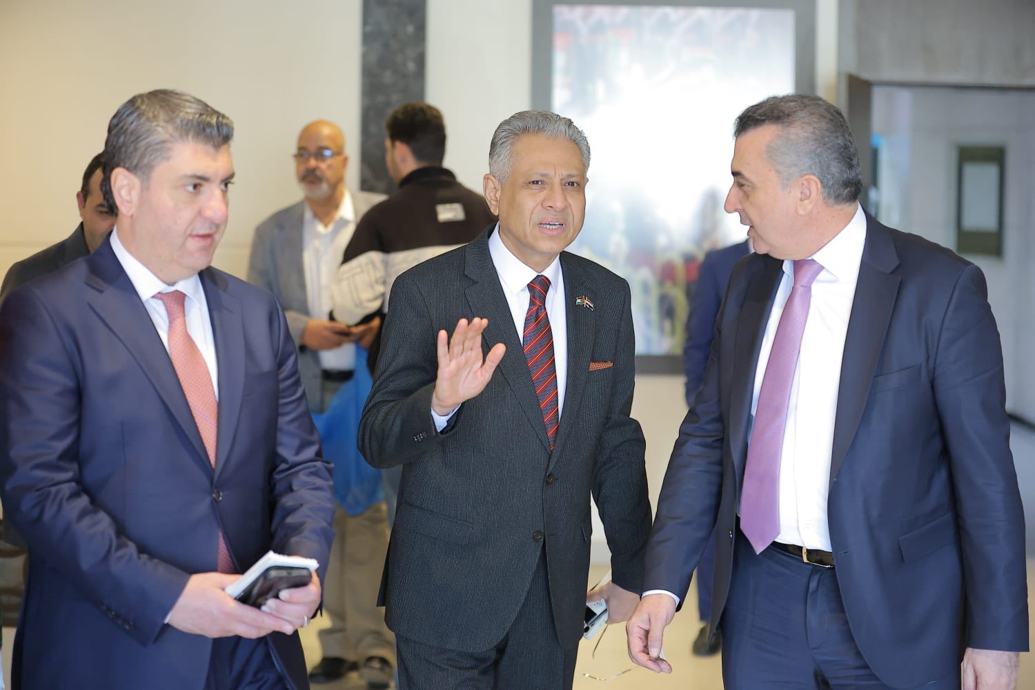 Madar Al-Saa Images 0.47540462207128364