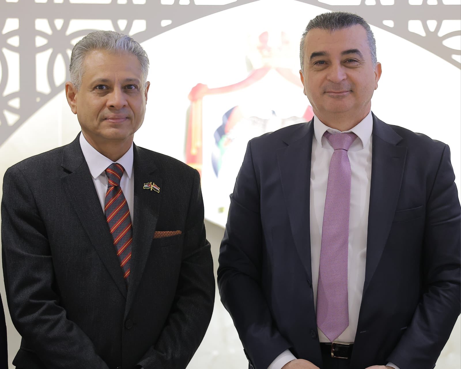 Madar Al-Saa Images 0.8901738765647415