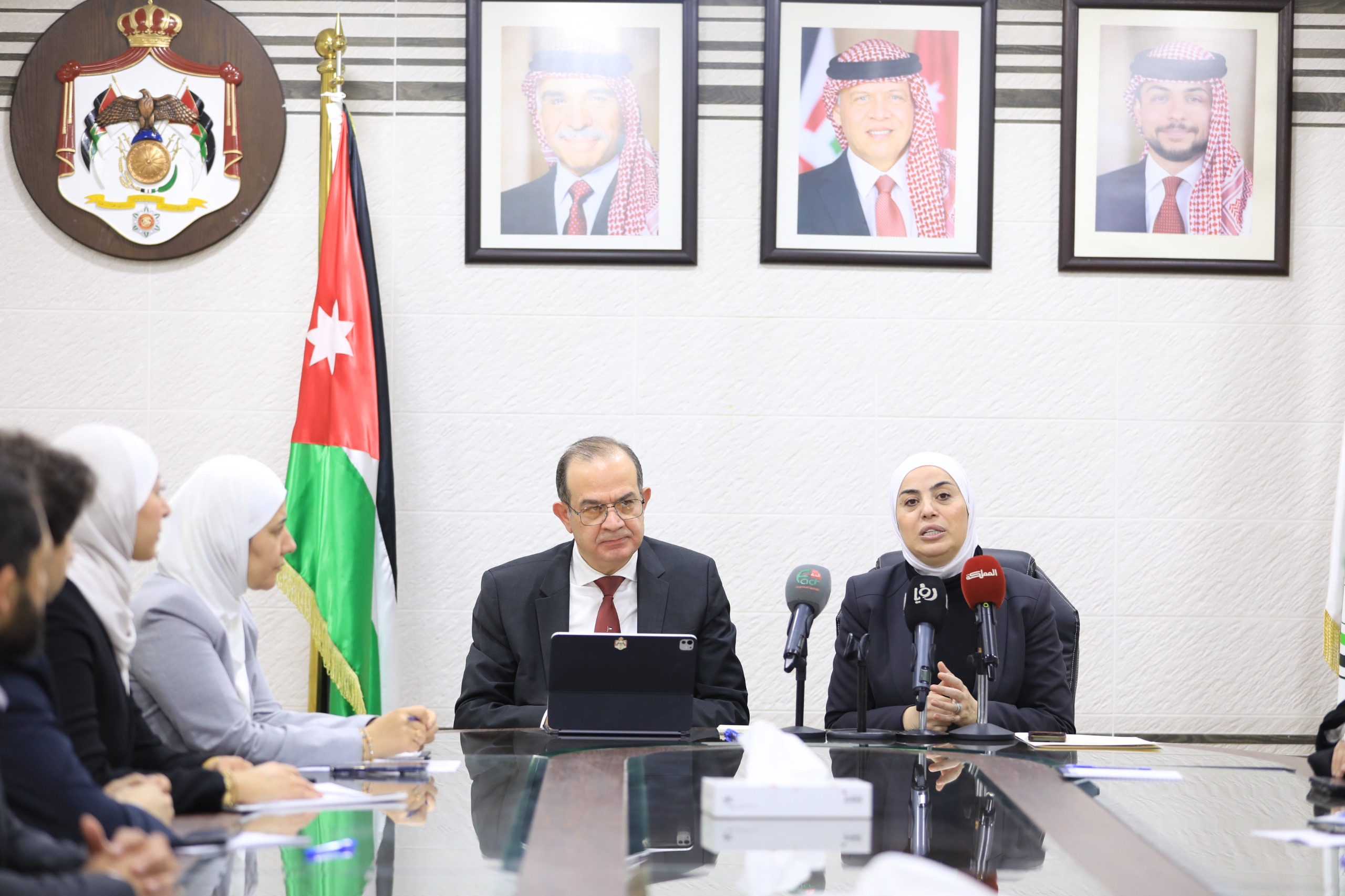 Madar Al-Saa Images 0.003613114376533