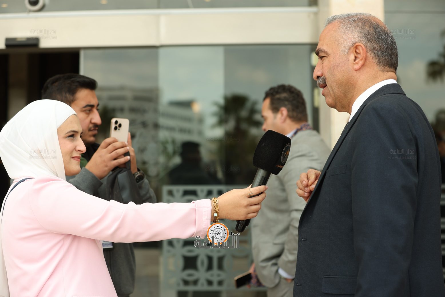 Madar Al-Saa Images 0.8597439496080126