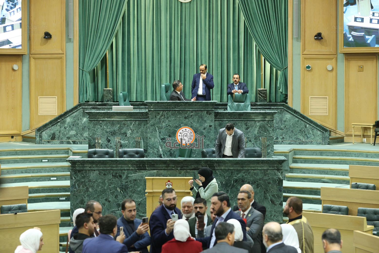 Madar Al-Saa Images 0.8107733554289247