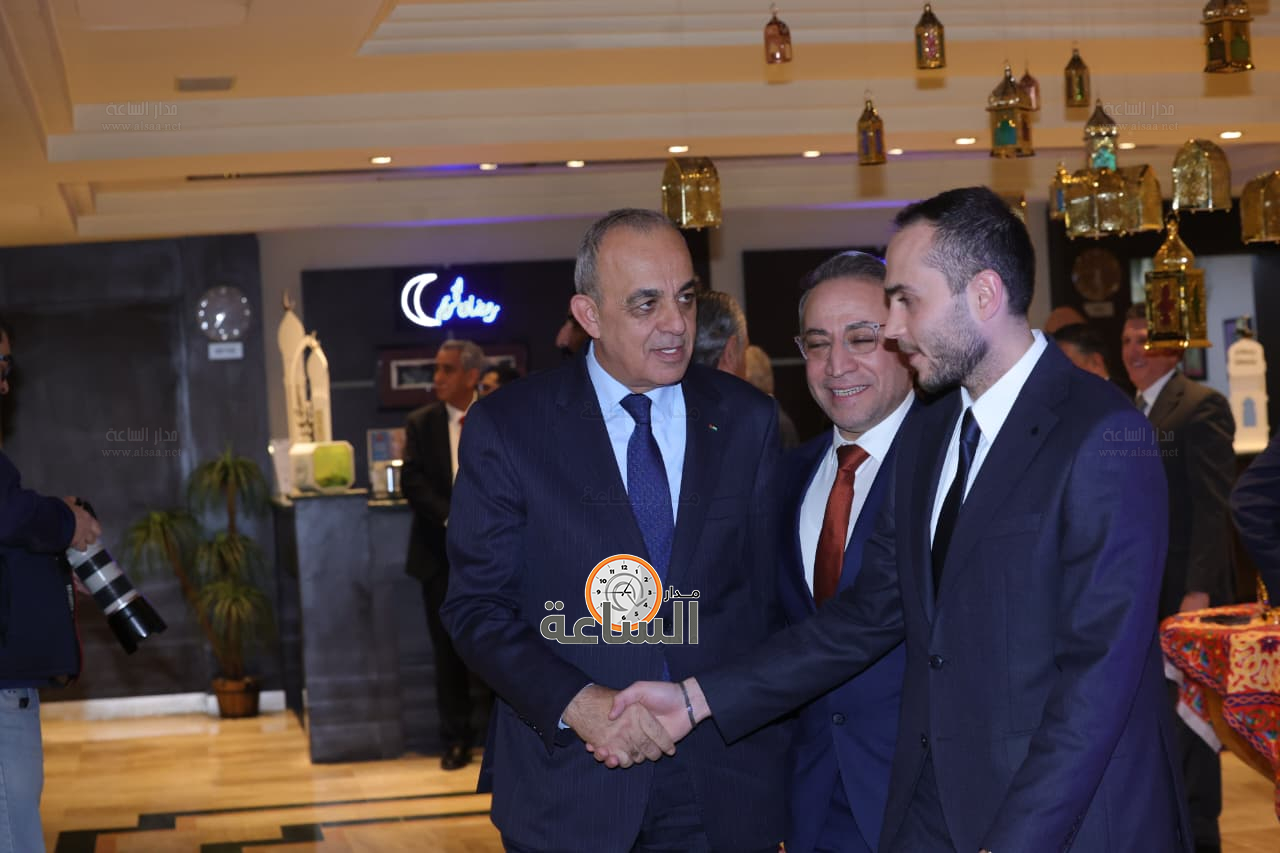 Madar Al-Saa Images 0.046794704436297185