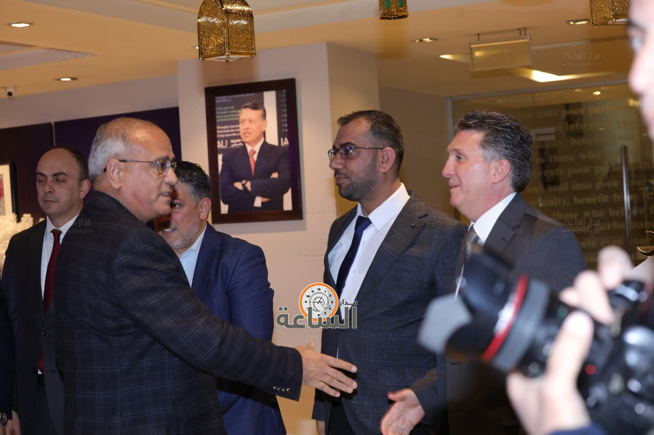 Madar Al-Saa Images 0.13807975369137182