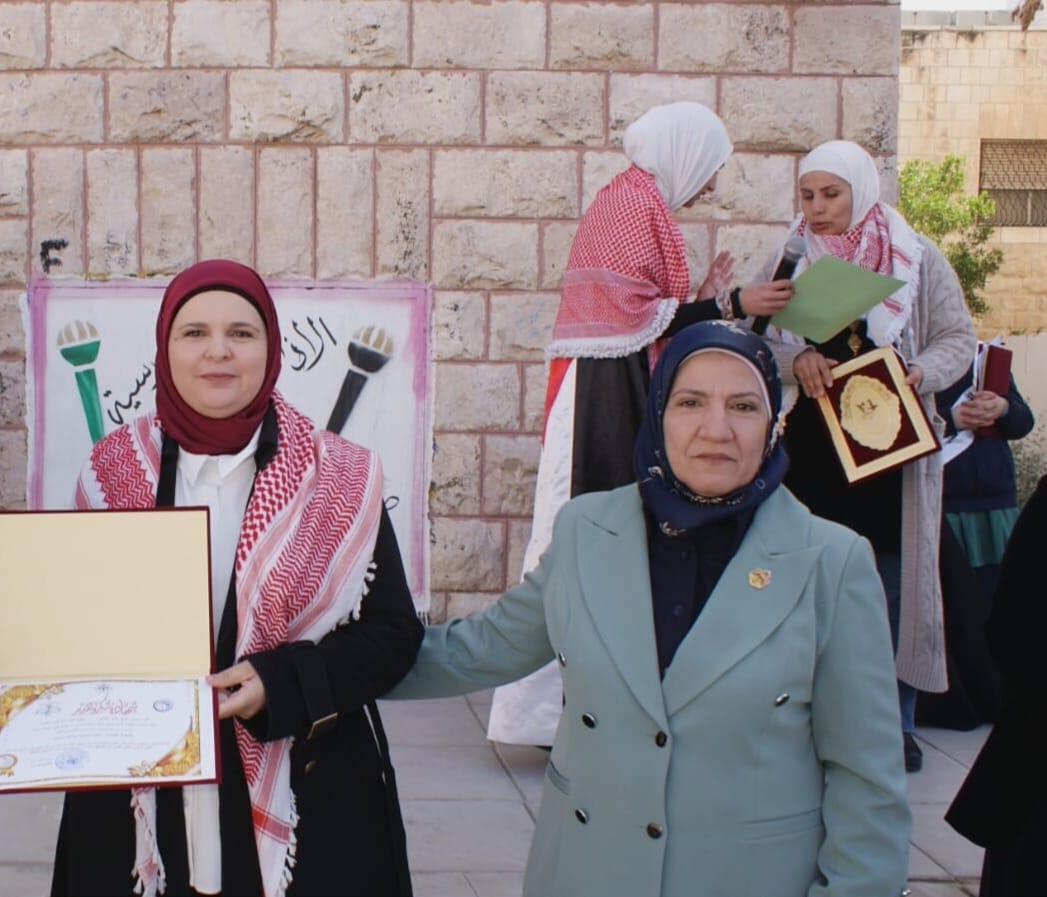 Madar Al-Saa Images 0.2577438230023855