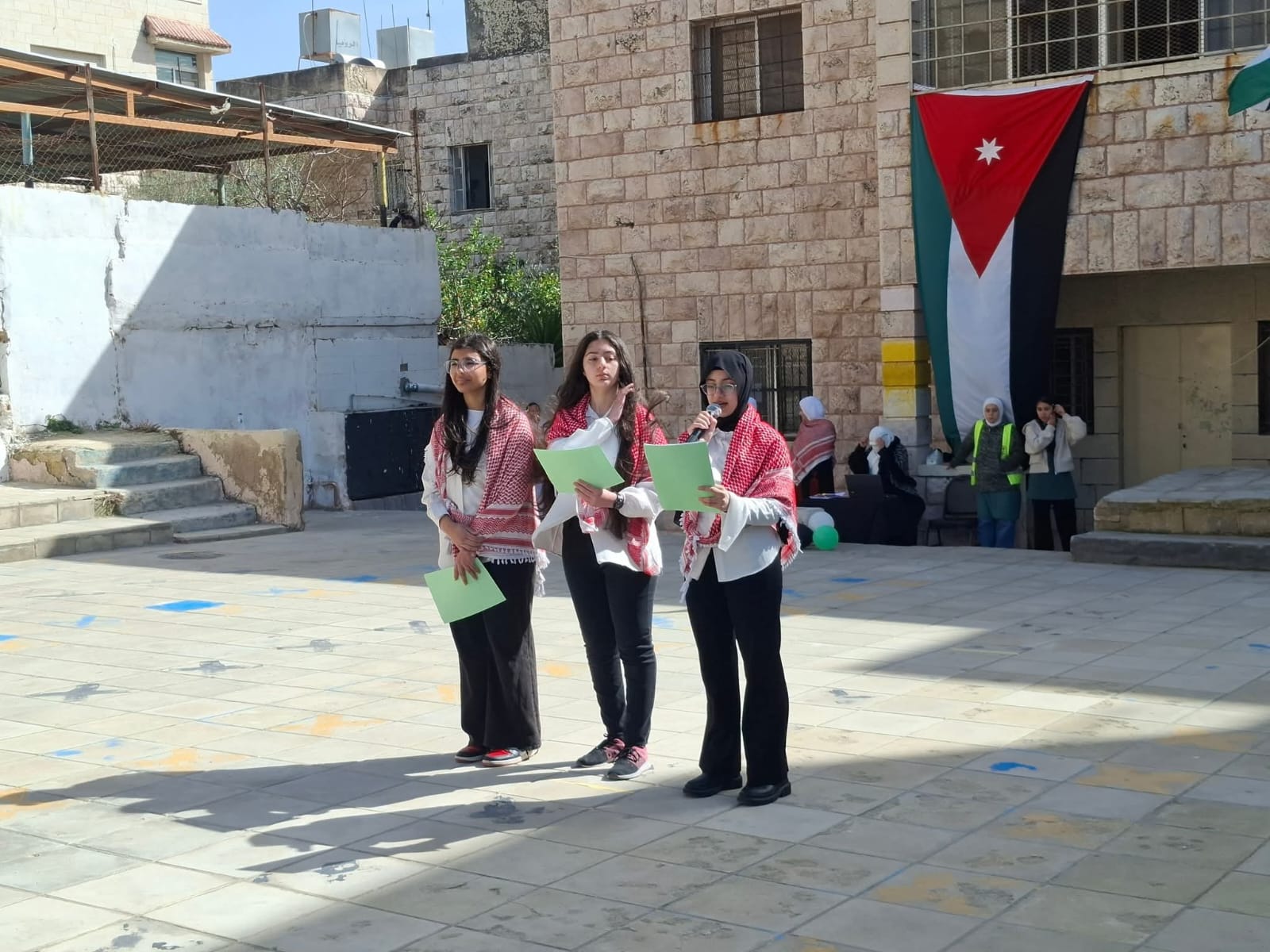 Madar Al-Saa Images 0.5598779614690247