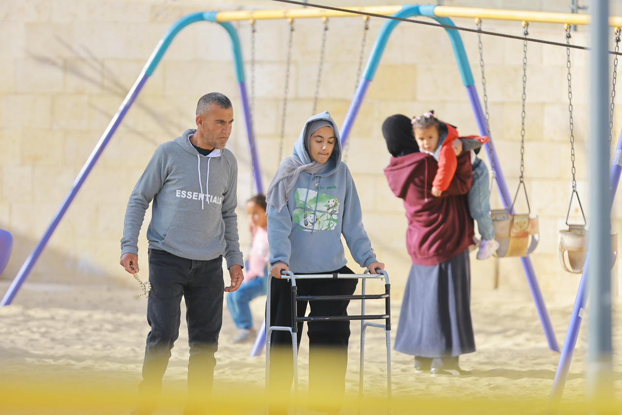 Madar Al-Saa Images 0.001264070729363631