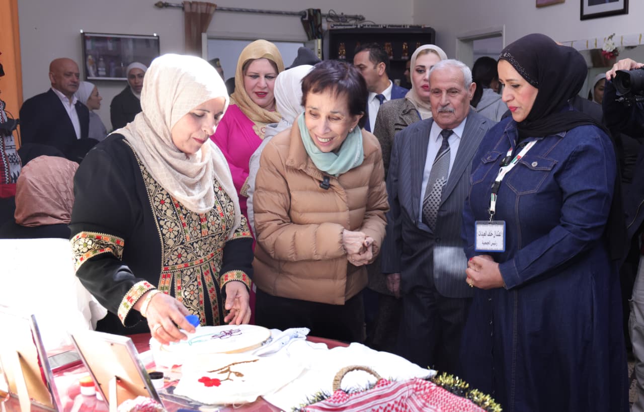 Madar Al-Saa Images 0.8156154836069684