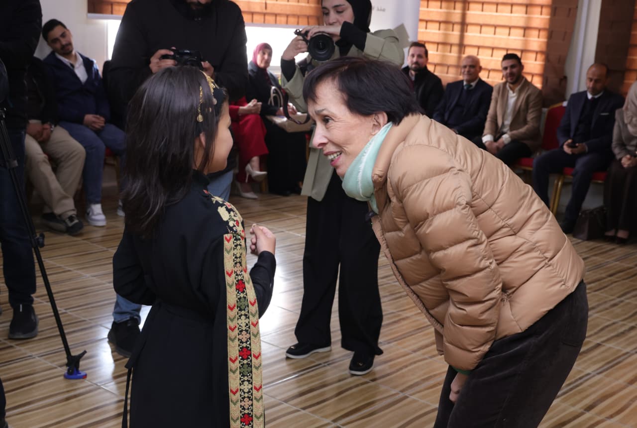 Madar Al-Saa Images 0.15531460693498333