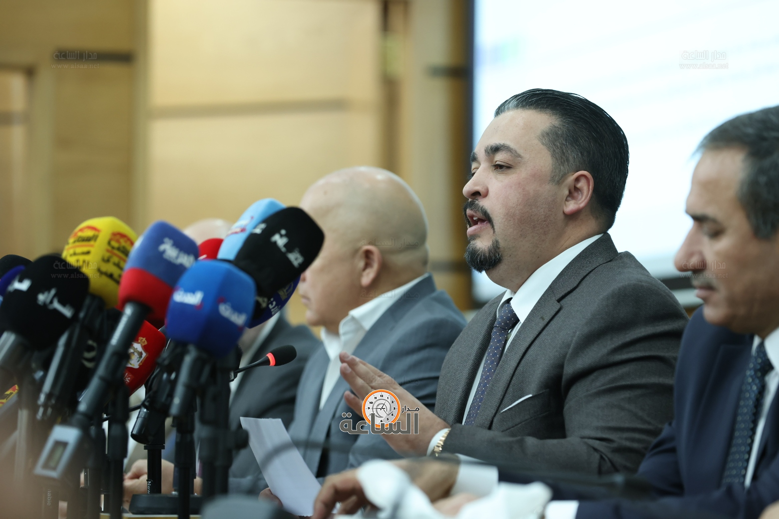 Madar Al-Saa Images 0.15773766463058747