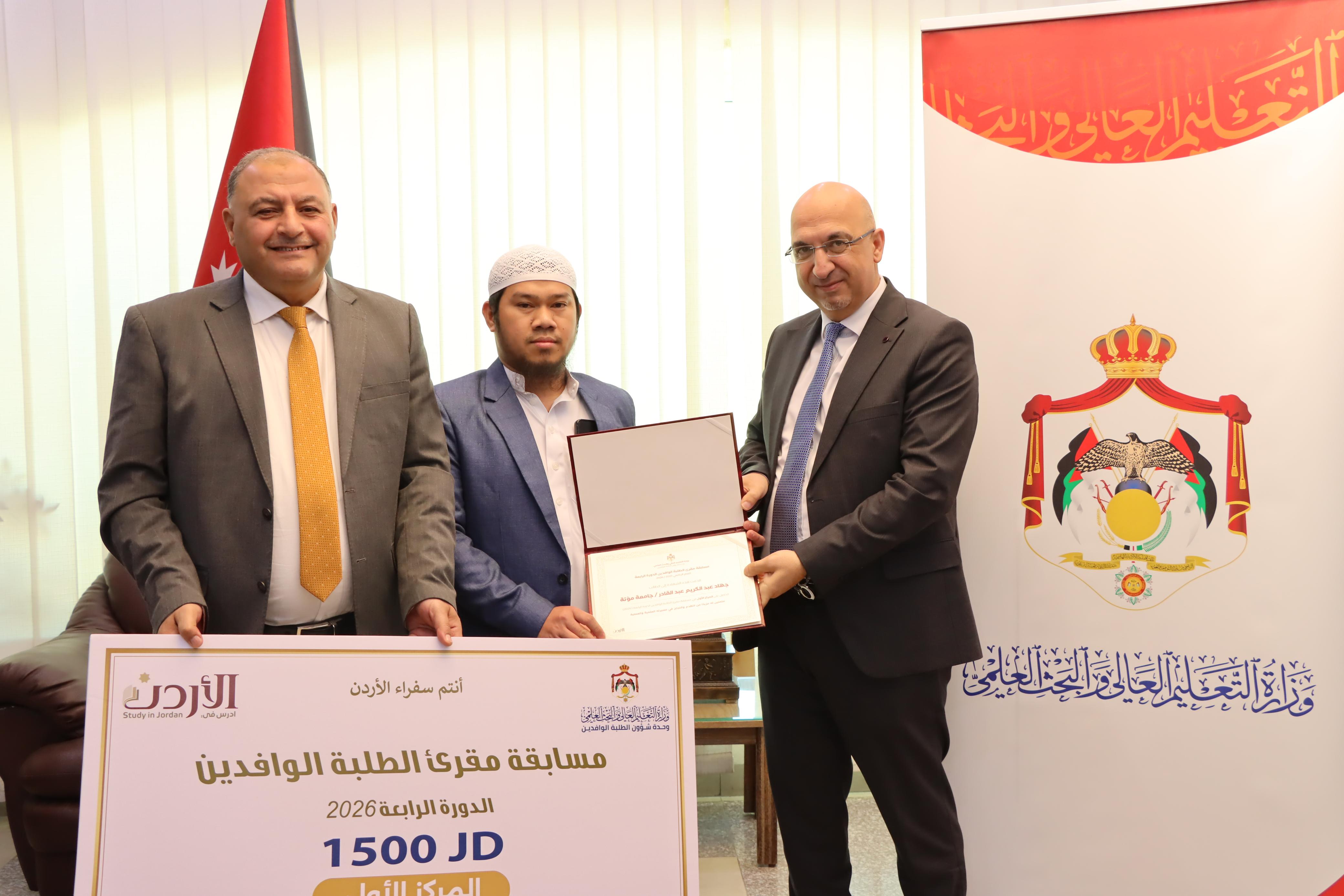 Madar Al-Saa Images 0.6659621850808471