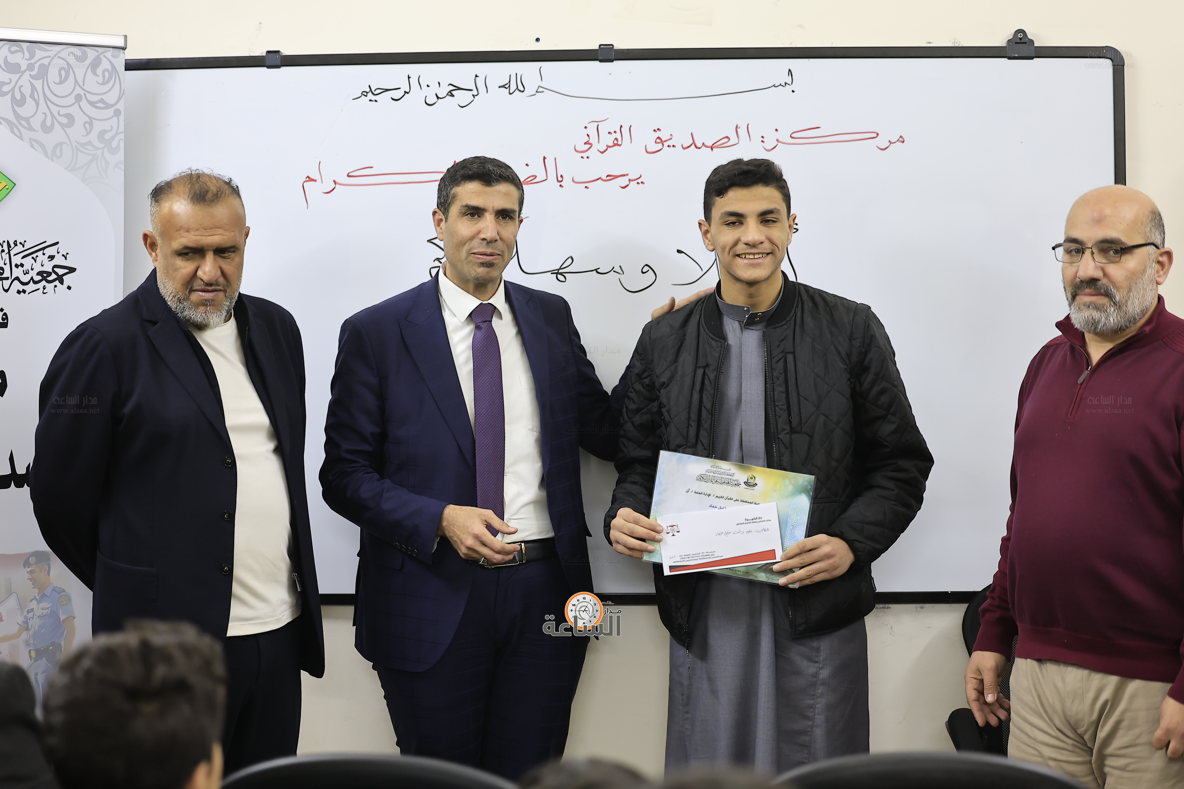 Madar Al-Saa Images 0.897914228224706