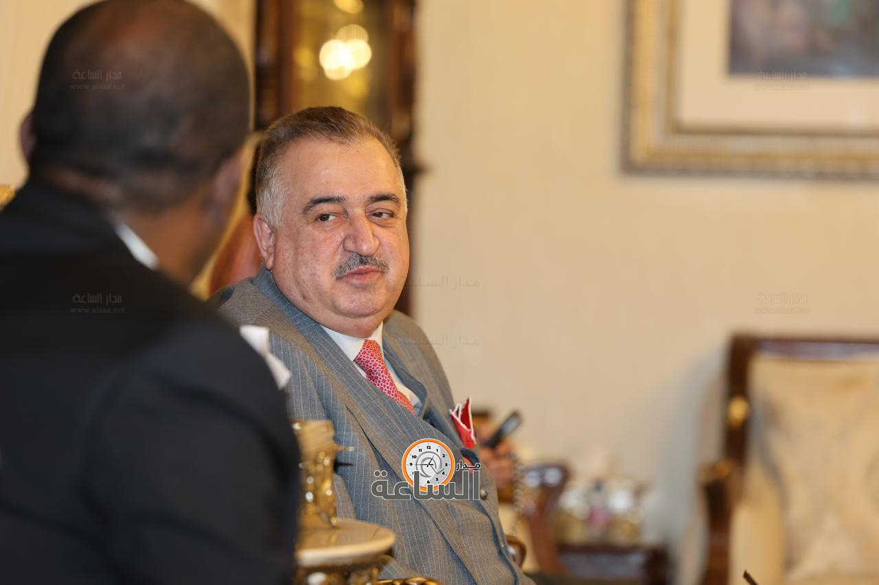 Madar Al-Saa Images 0.4814429864049693