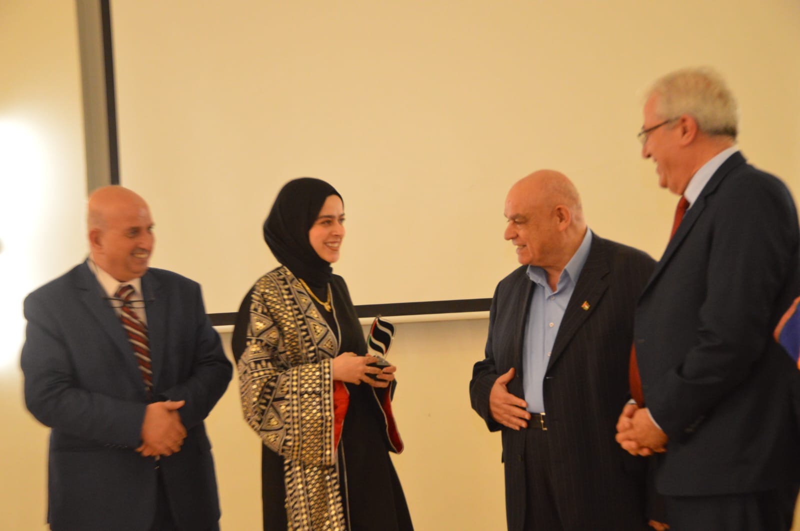 Madar Al-Saa Images 0.02936578014822866