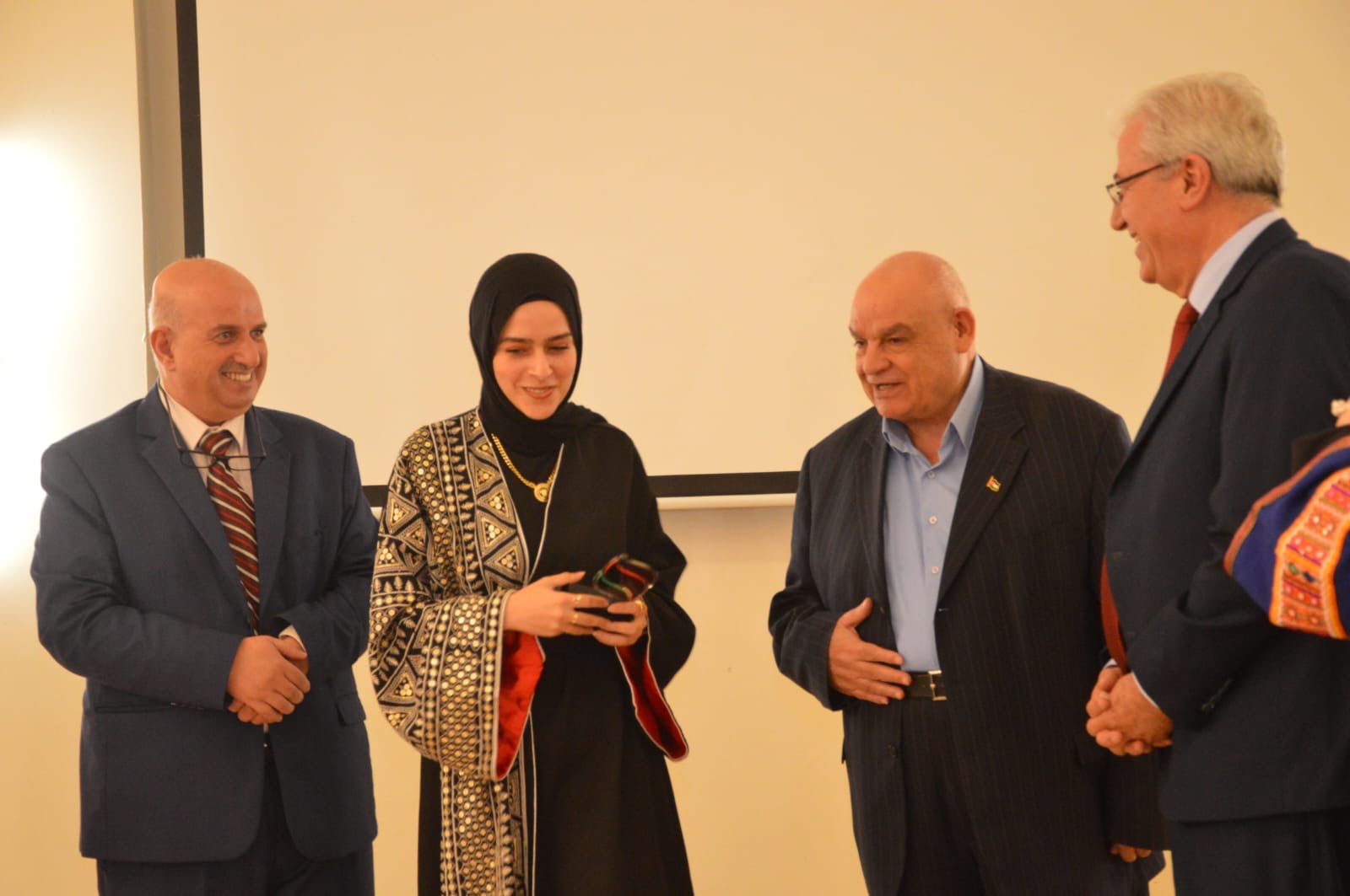 Madar Al-Saa Images 0.6278747957981048