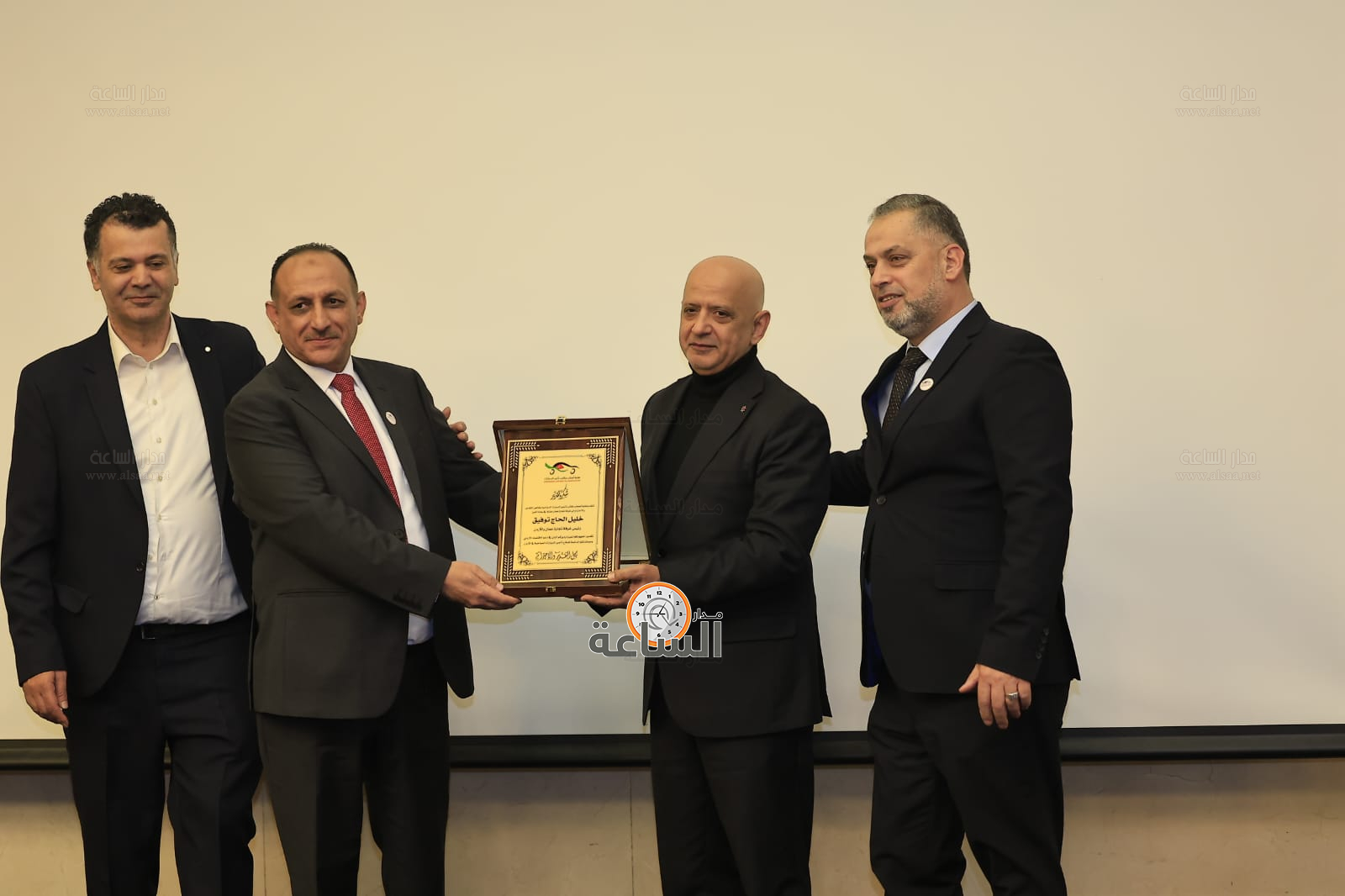 Madar Al-Saa Images 0.40946423066734716