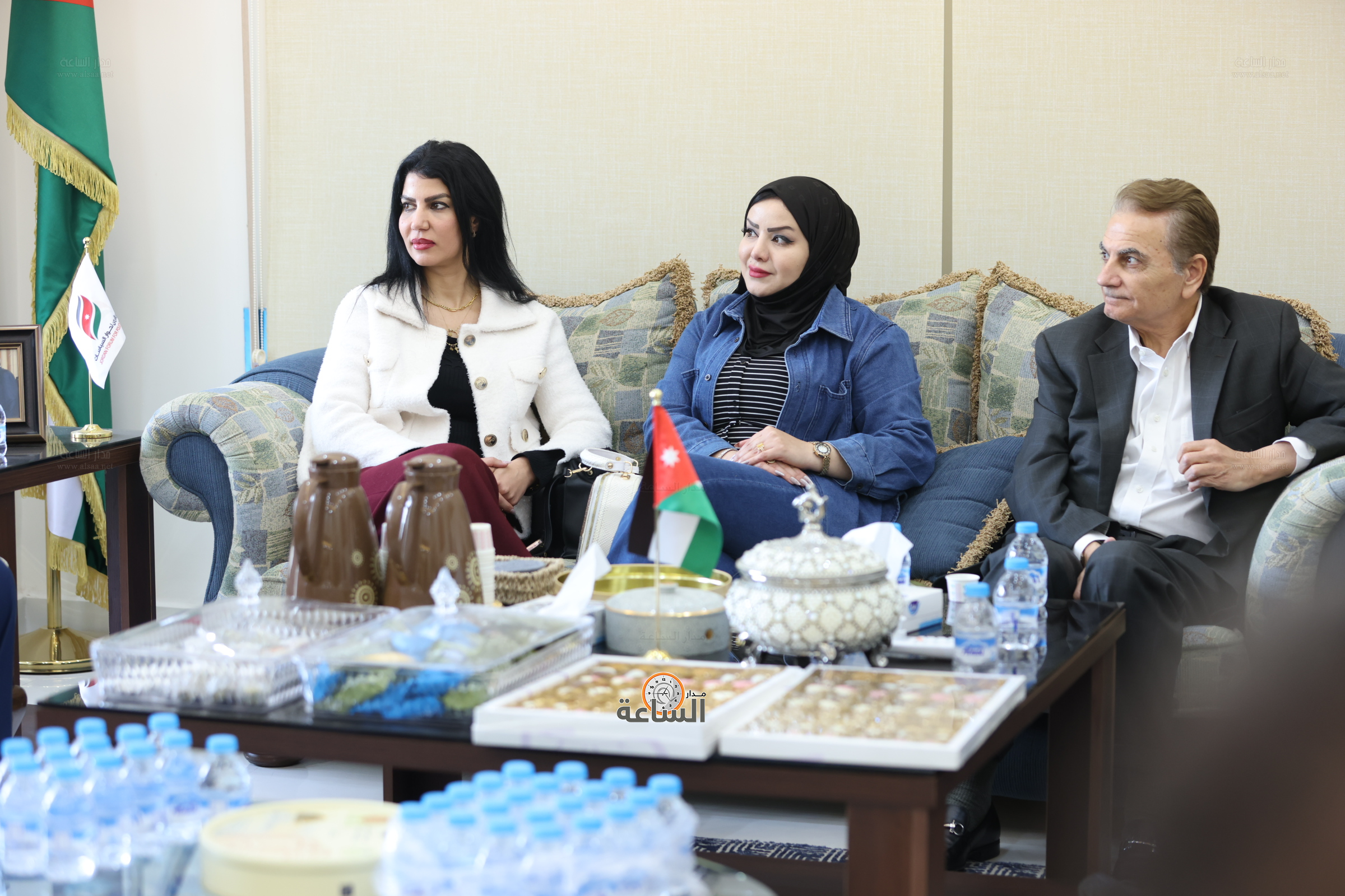 Madar Al-Saa Images 0.42105584467904034