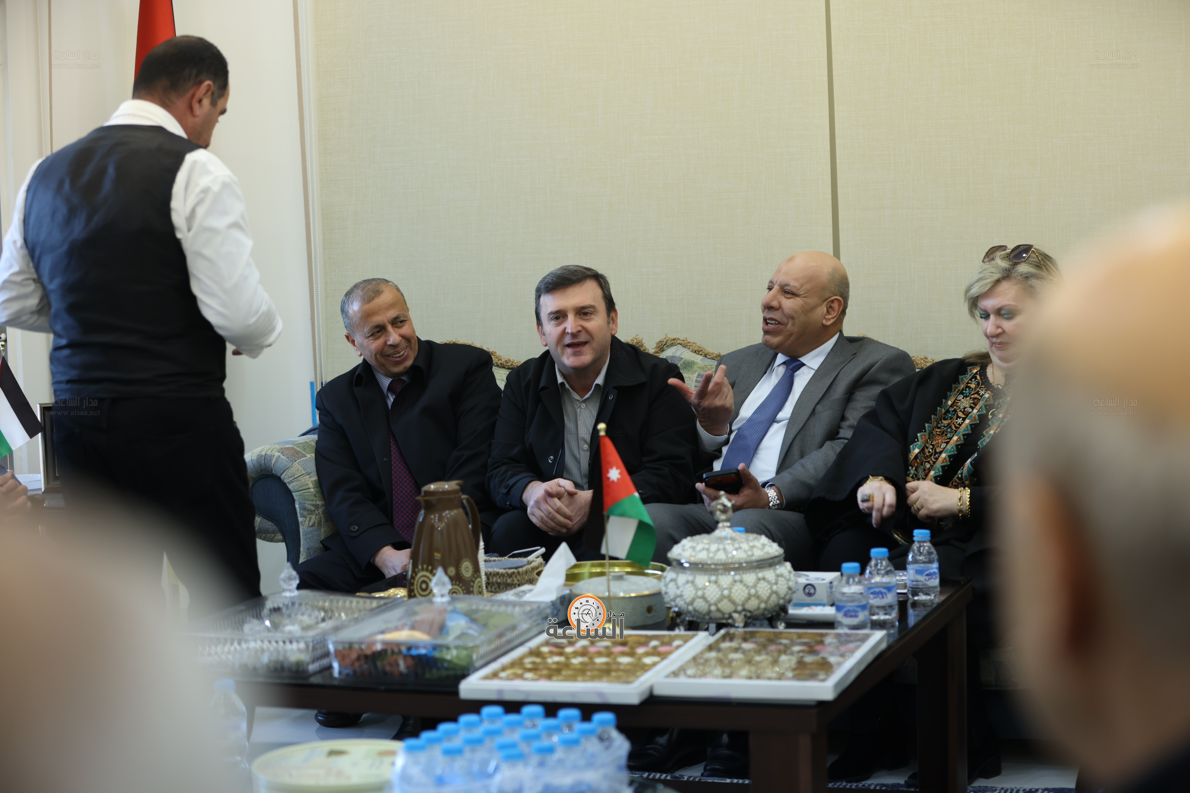 Madar Al-Saa Images 0.5158599643234214