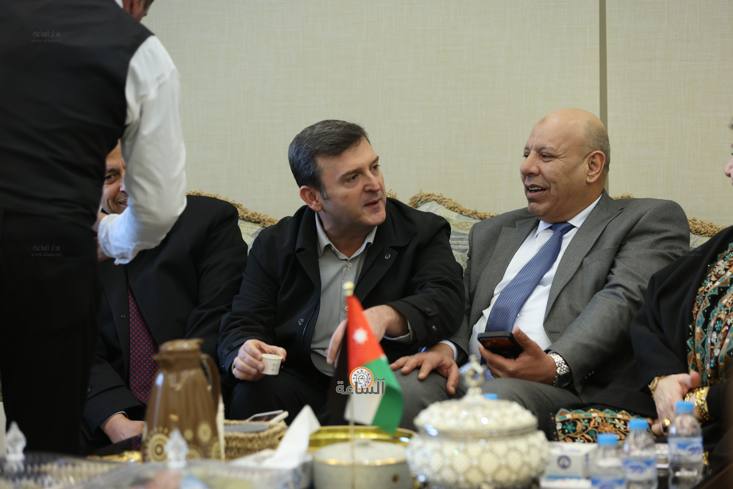 Madar Al-Saa Images 0.08668423676617176