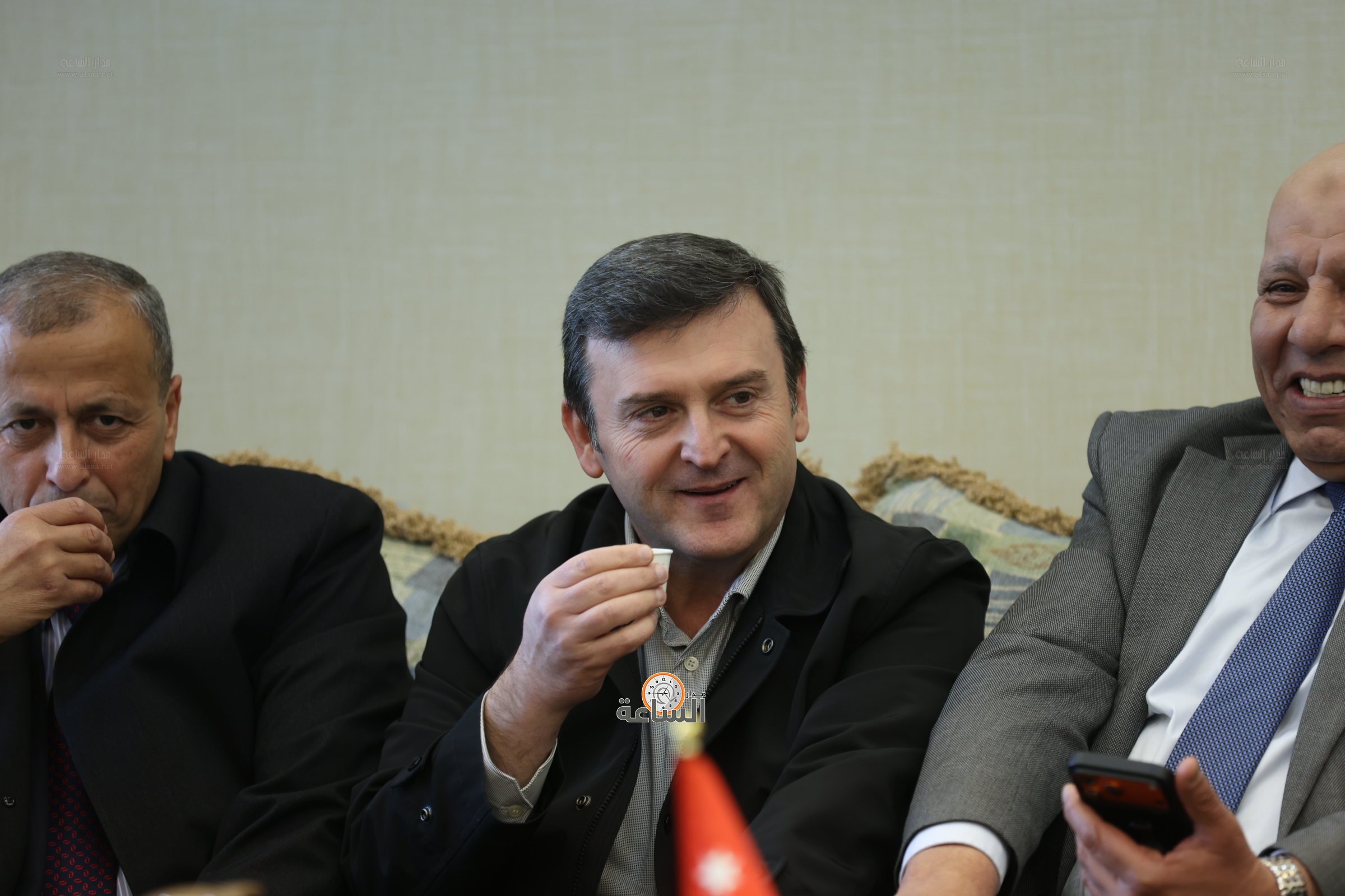 Madar Al-Saa Images 0.6342933475127808