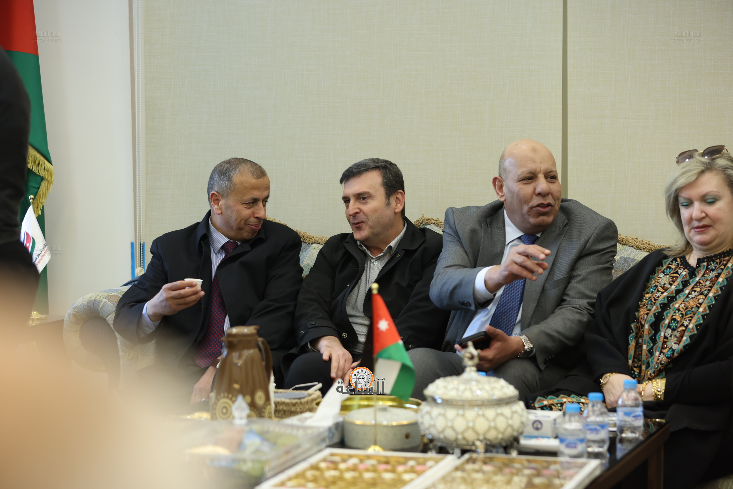 Madar Al-Saa Images 0.9227380106875082