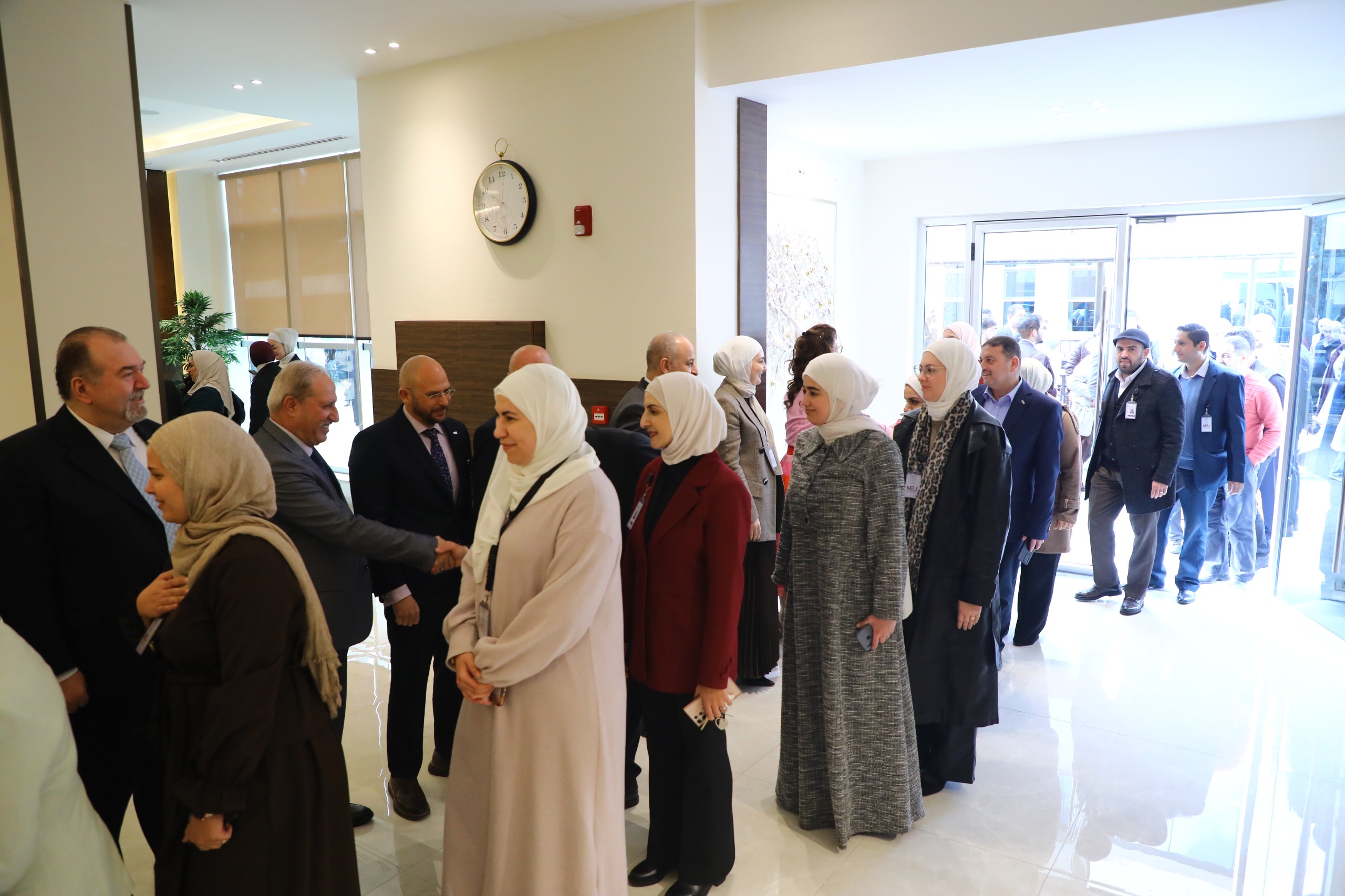 Madar Al-Saa Images 0.7684027429830511