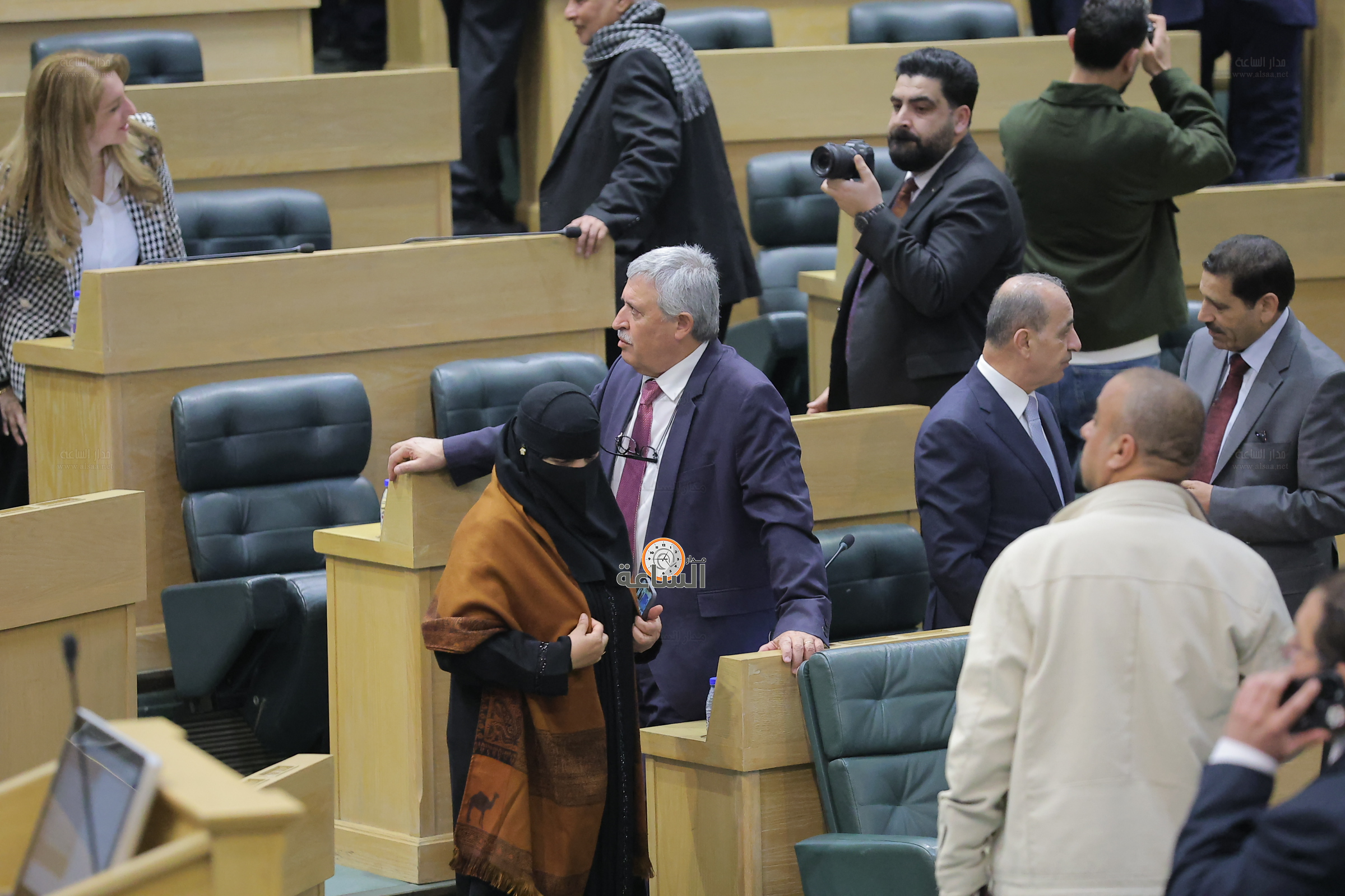 Madar Al-Saa Images 0.9411327371252712