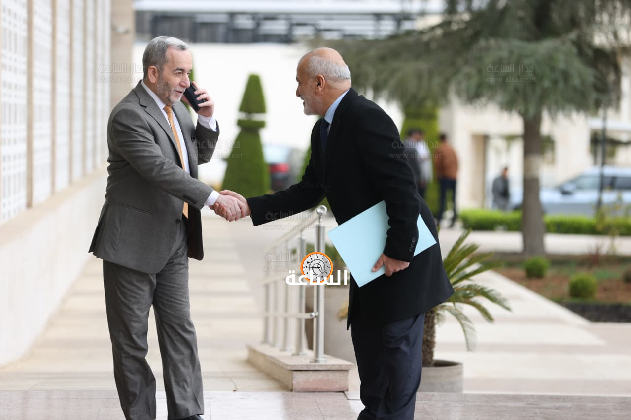 Madar Al-Saa Images 0.689897113787027