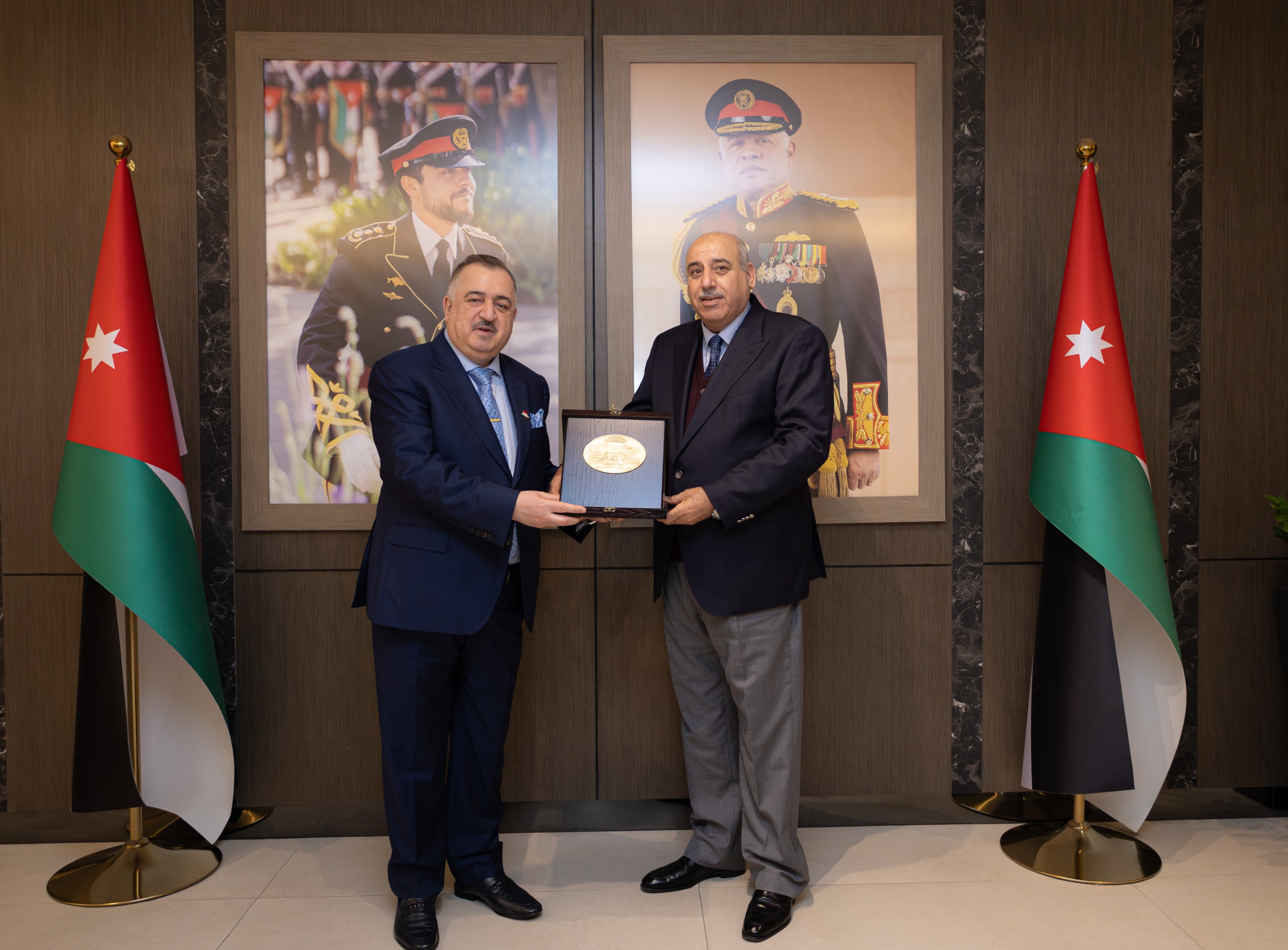 Madar Al-Saa Images 0.594197039502476