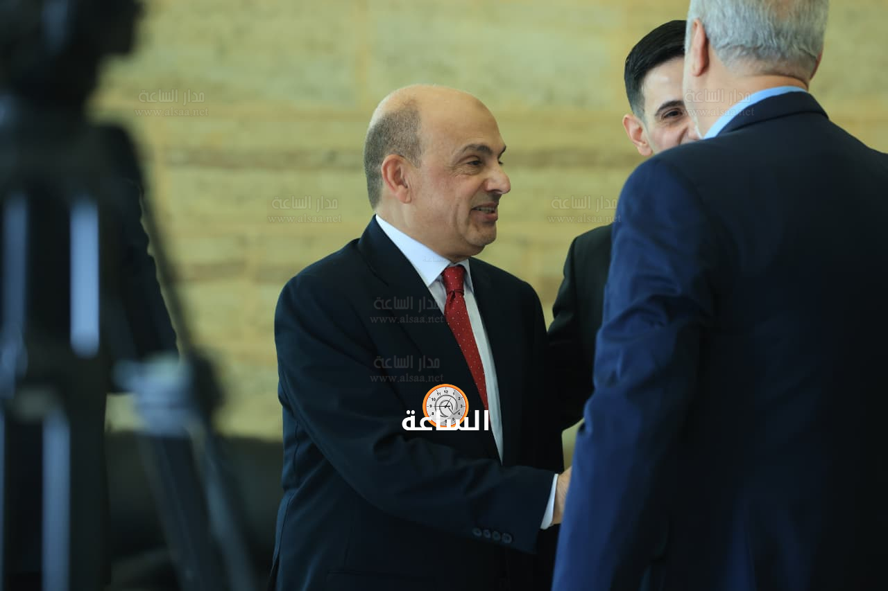 Madar Al-Saa Images 0.6667175456168155