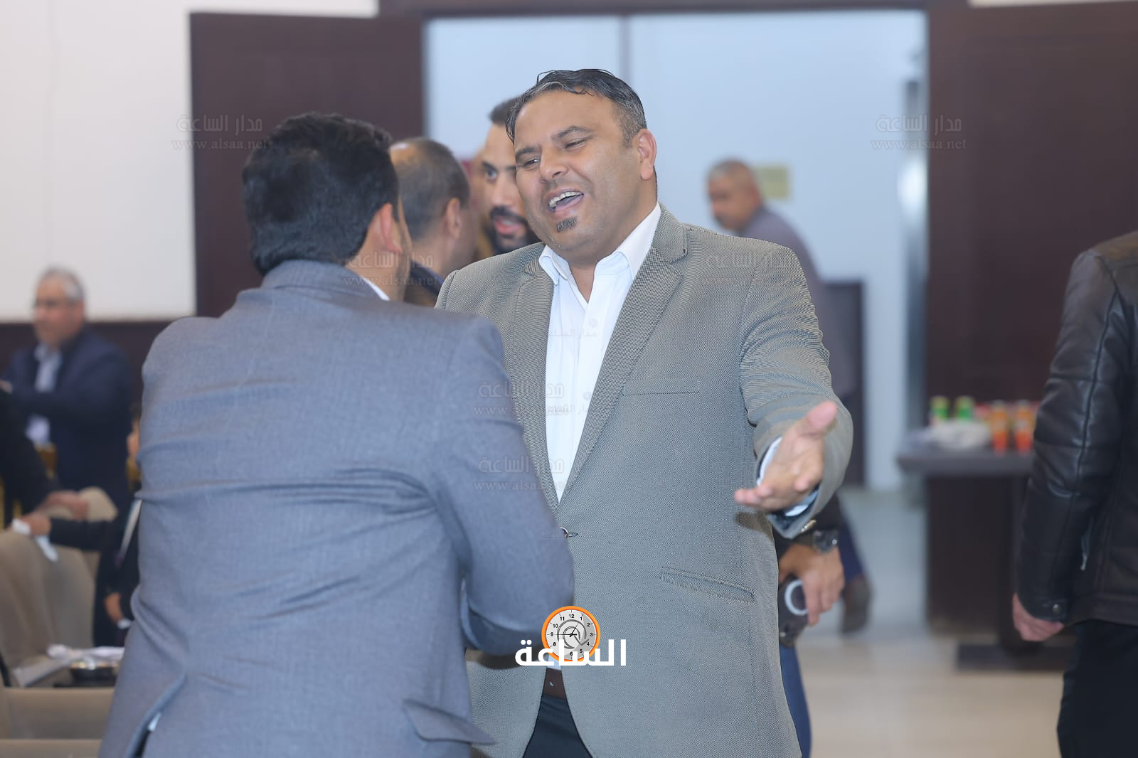 Madar Al-Saa Images 0.5348676659512467