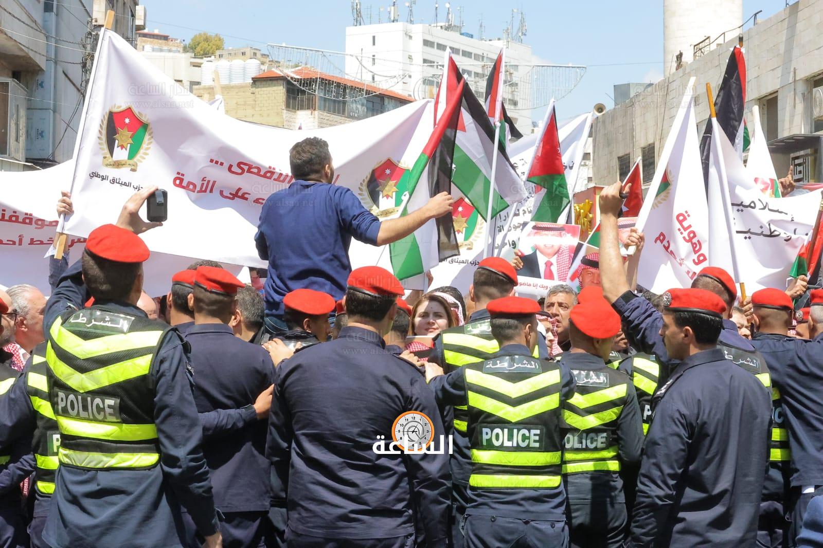 Madar Al-Saa Images 0.9845628954133144