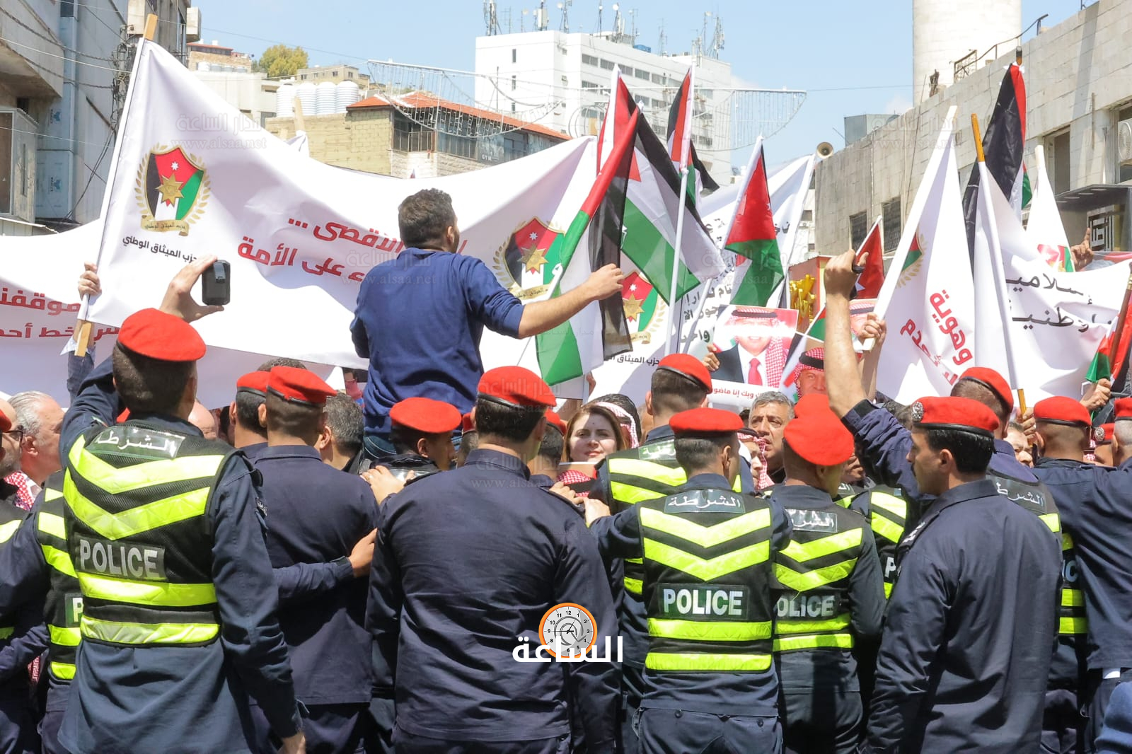 Madar Al-Saa Images 0.4502779154852701