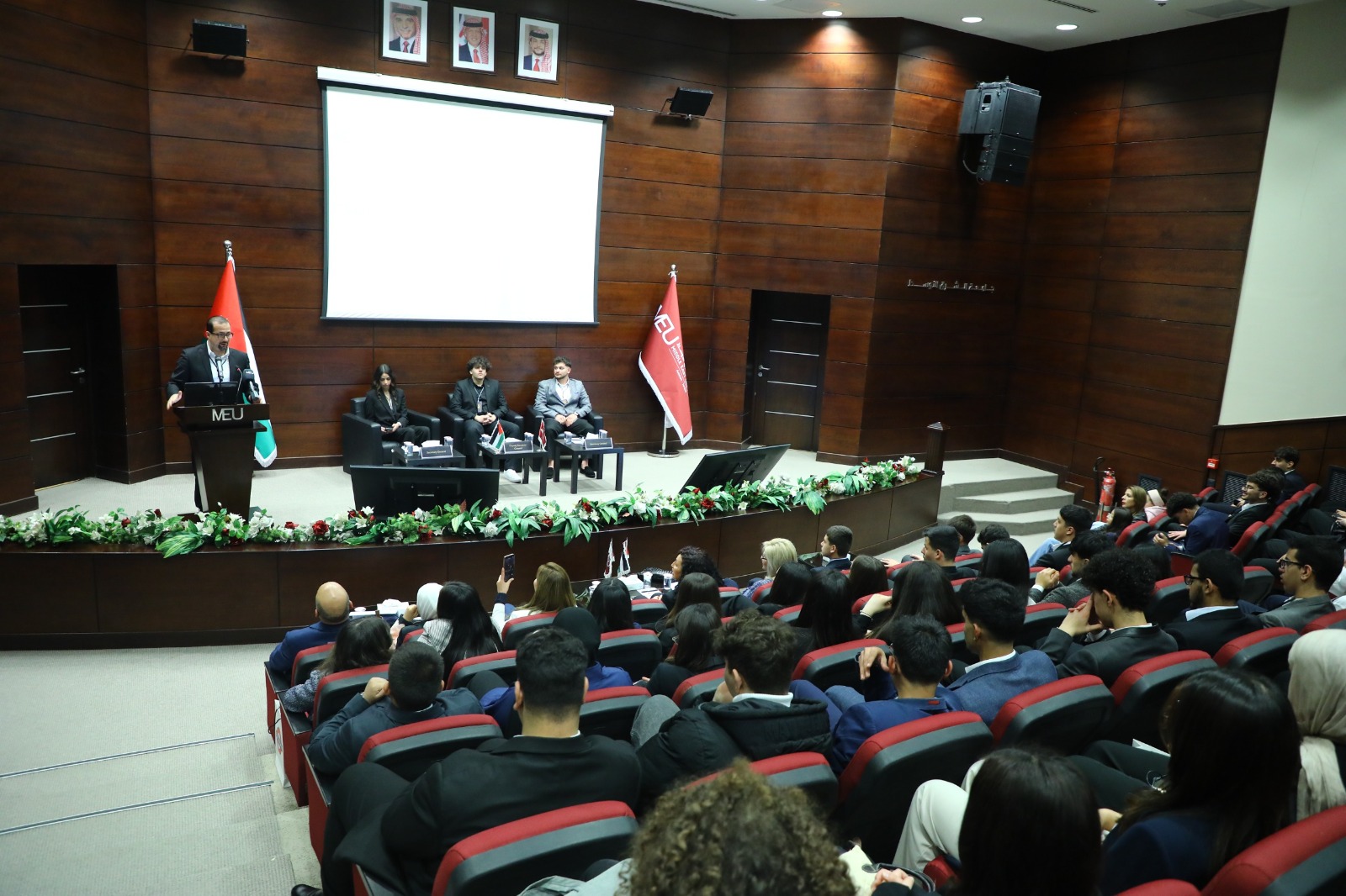 Madar Al-Saa Images 0.7123614565474412