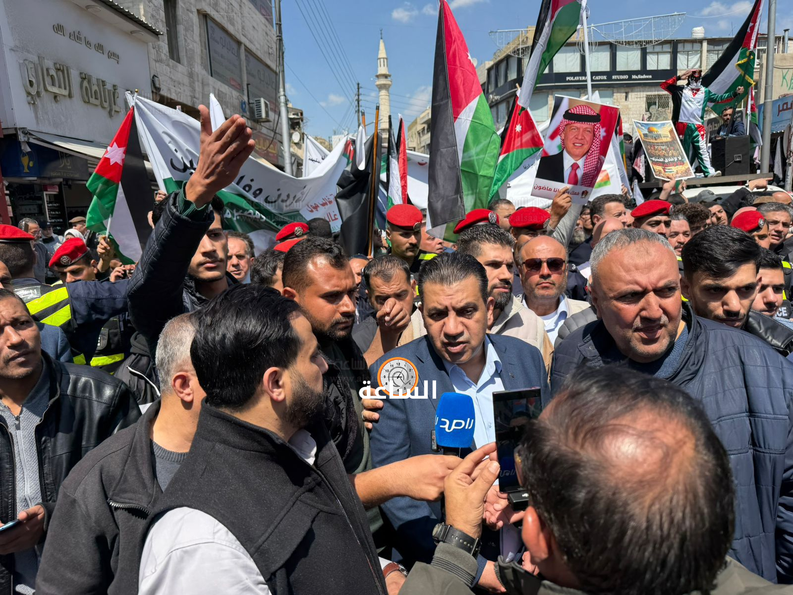 Madar Al-Saa Images 0.7324040473005358