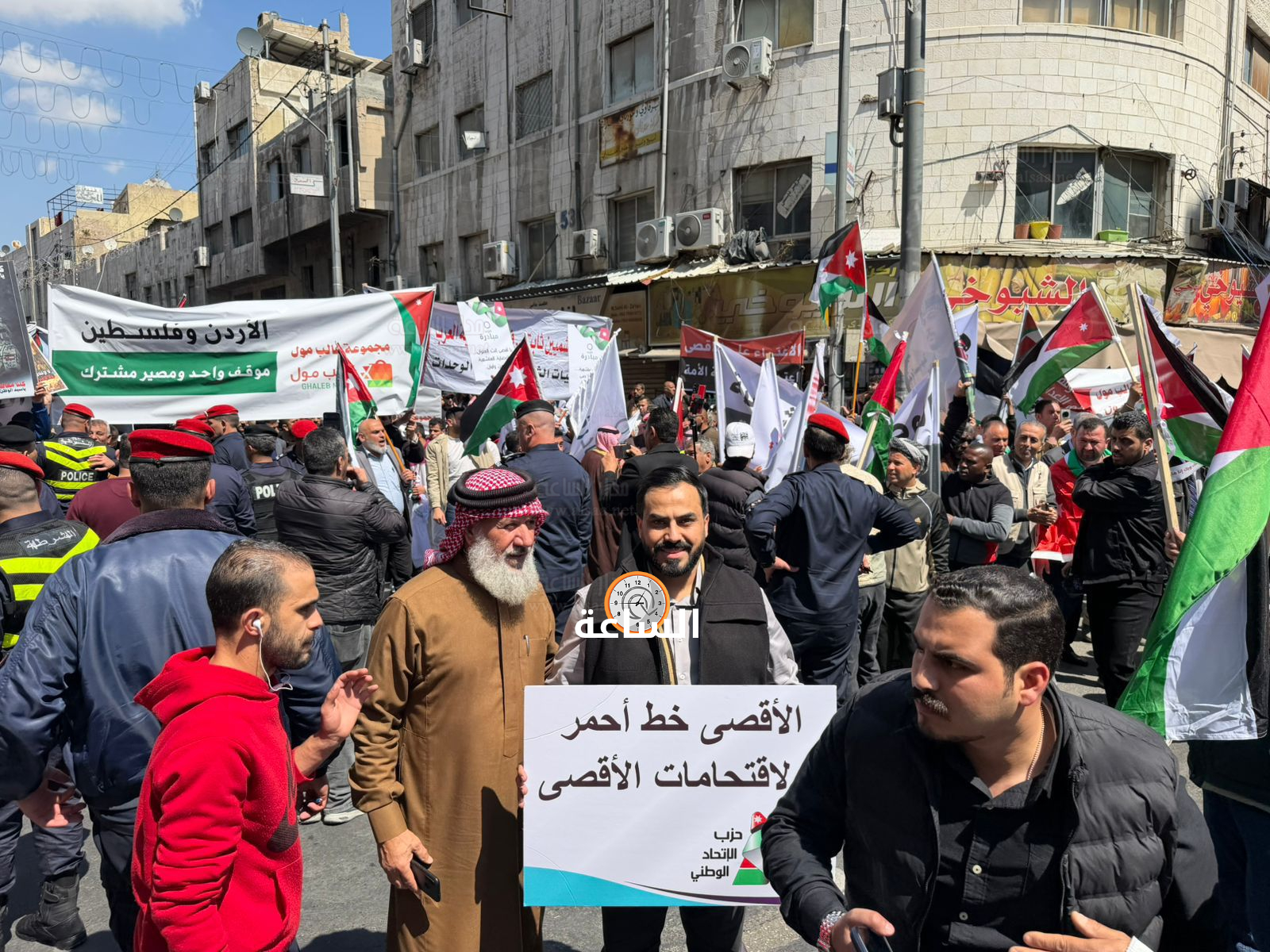 Madar Al-Saa Images 0.6110858571221341