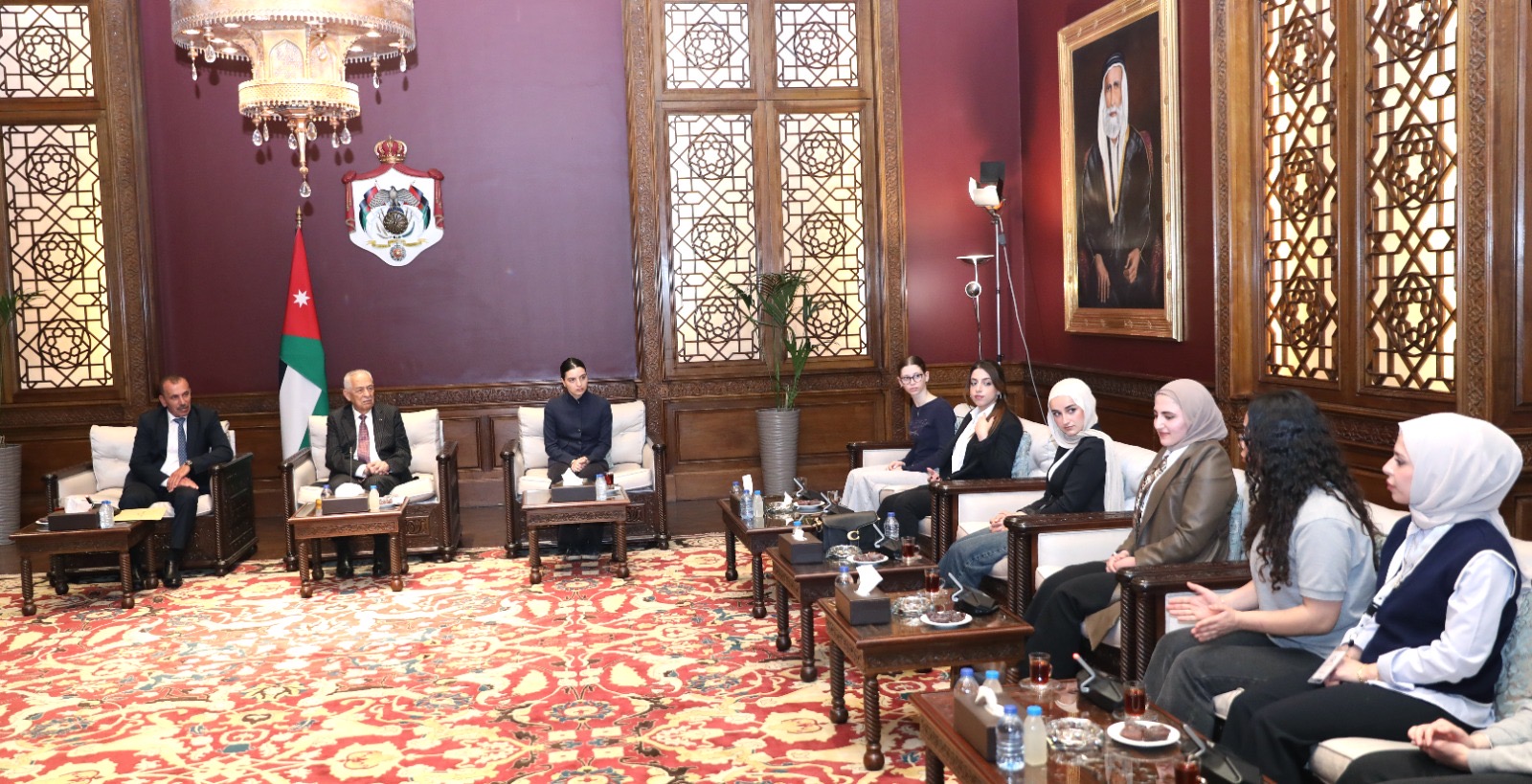 Madar Al-Saa Images 0.28597822845348675