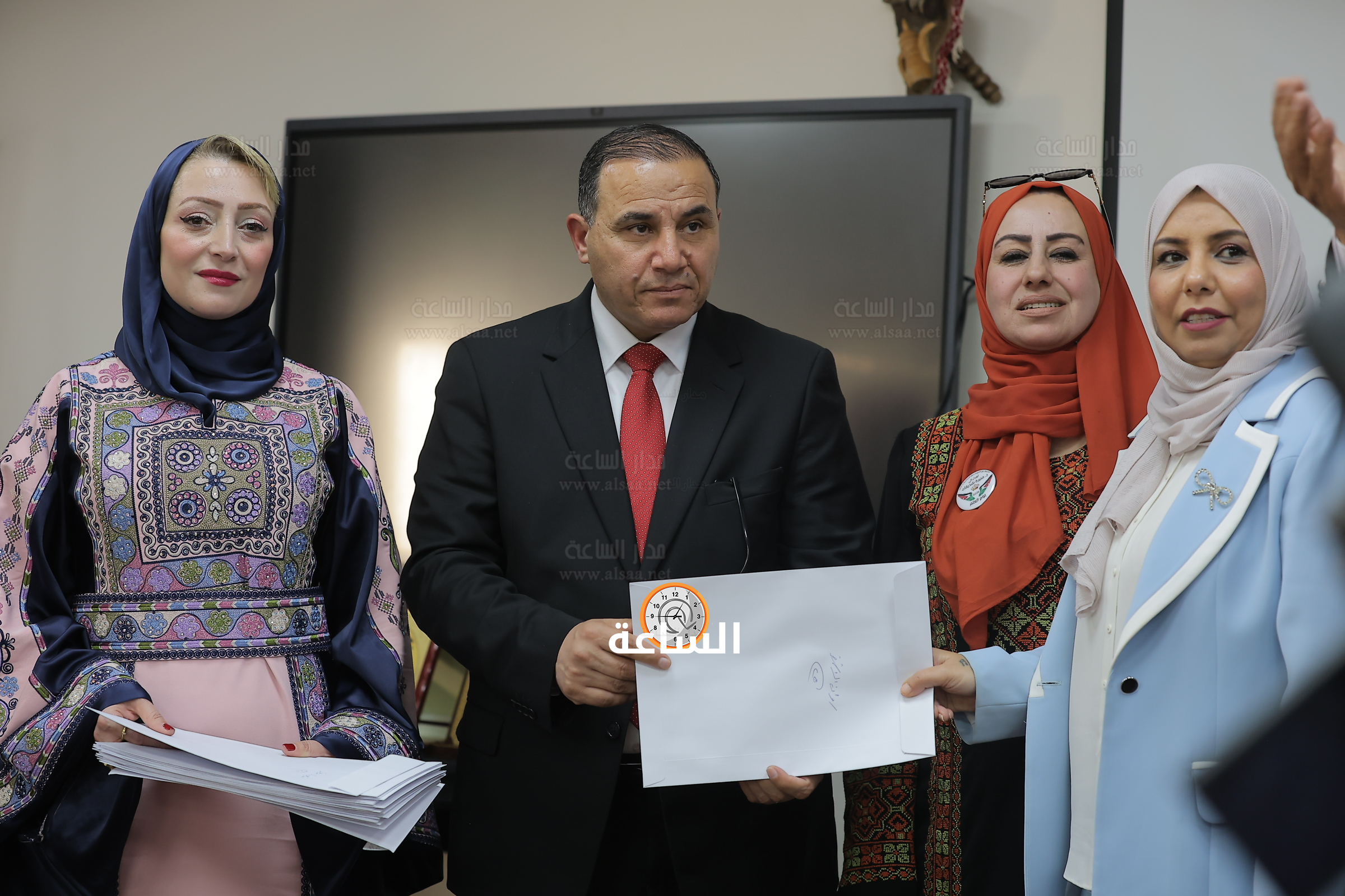 Madar Al-Saa Images 0.9944166932913572