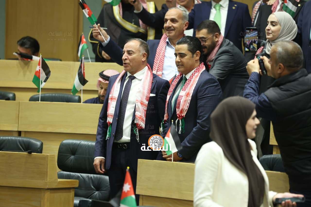 Madar Al-Saa Images 0.8409601297205664