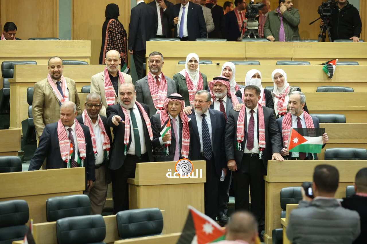 Madar Al-Saa Images 0.008219953196676233