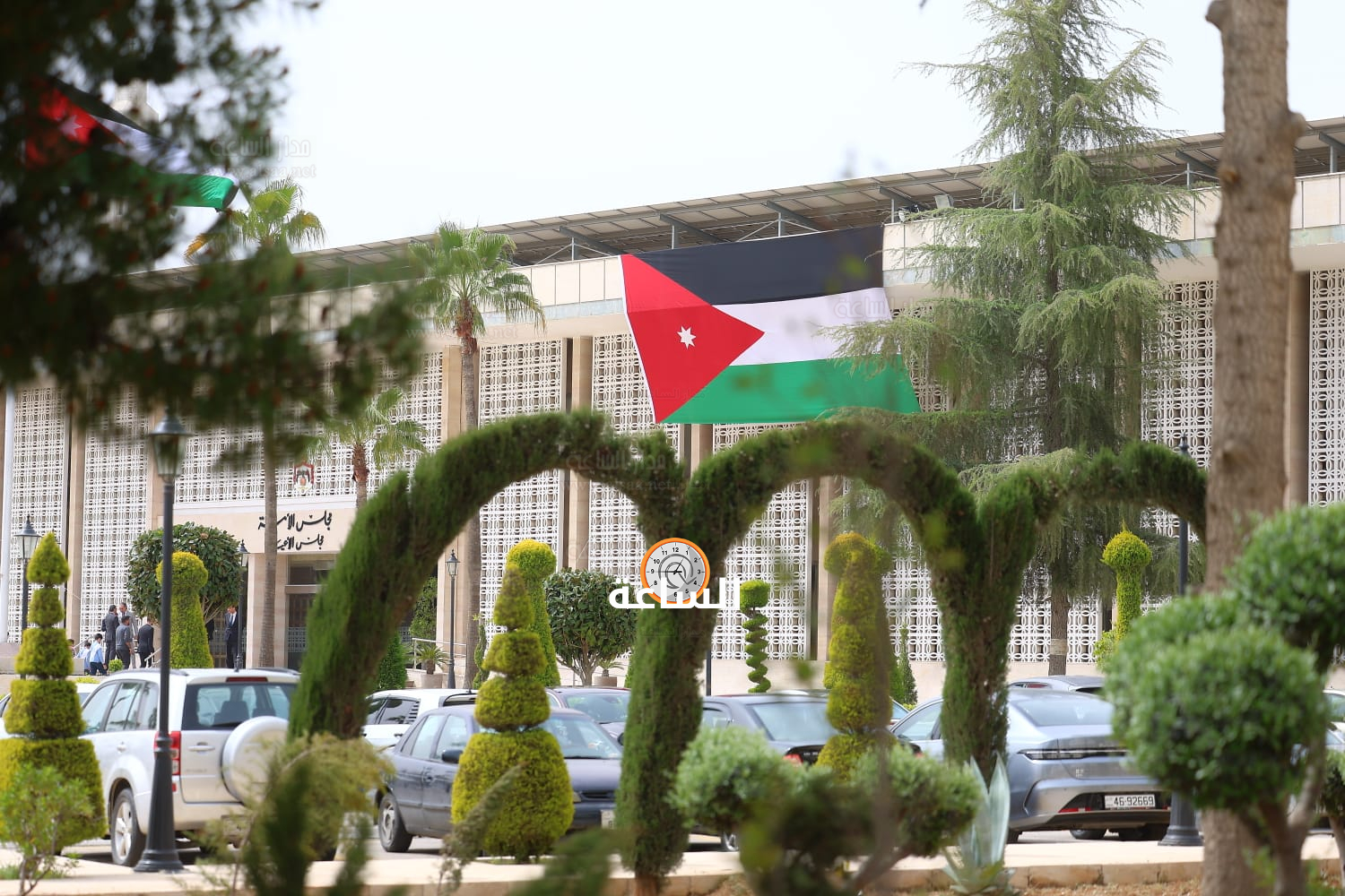 Madar Al-Saa Images 0.8259863368693338