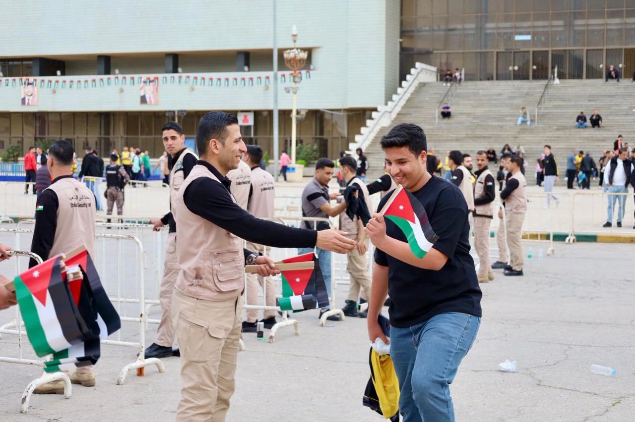 Madar Al-Saa Images 0.47021380909979815