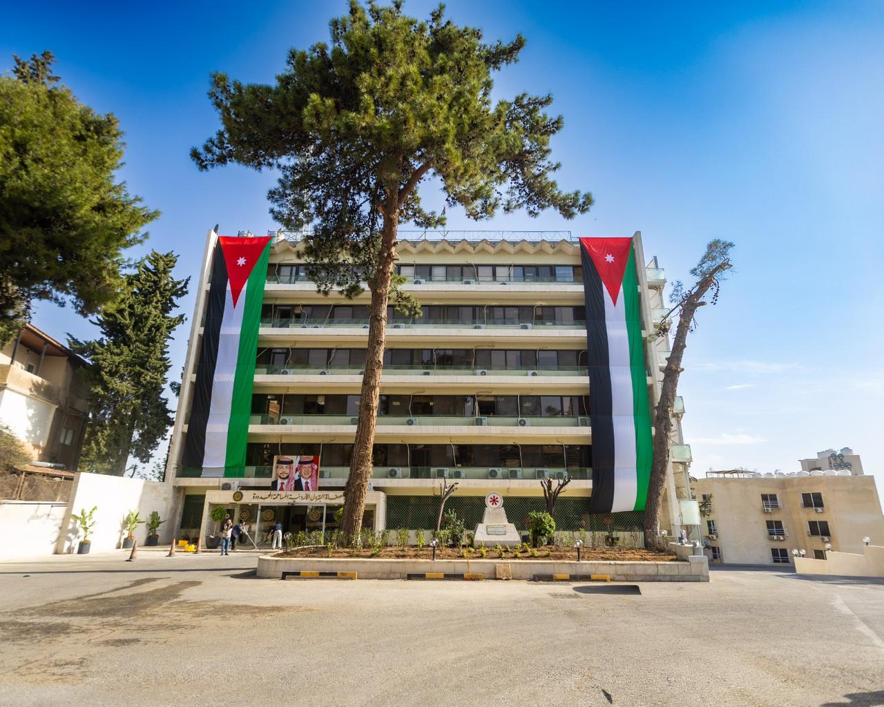 Madar Al-Saa Images 0.433819578731487