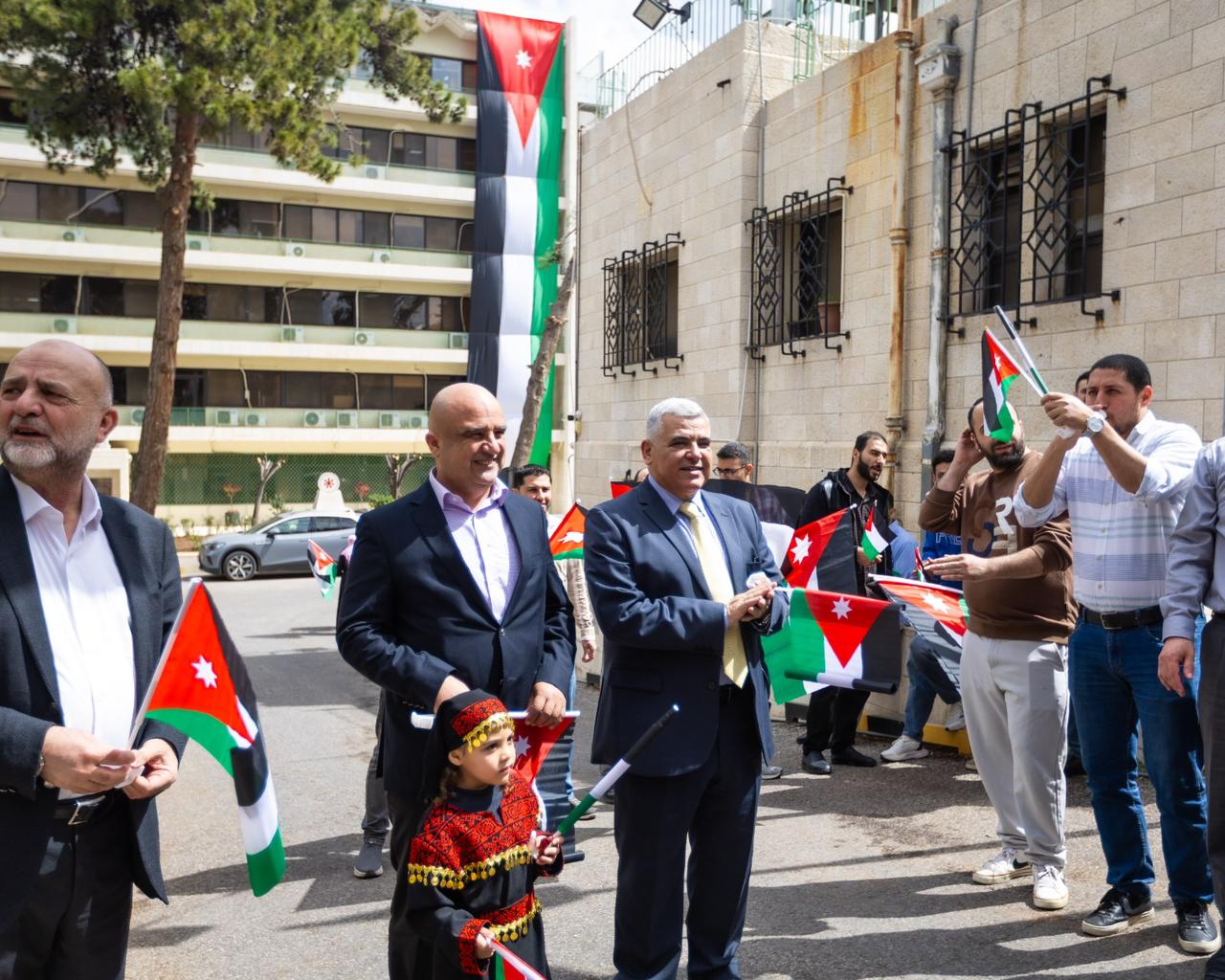 Madar Al-Saa Images 0.7015158299234524