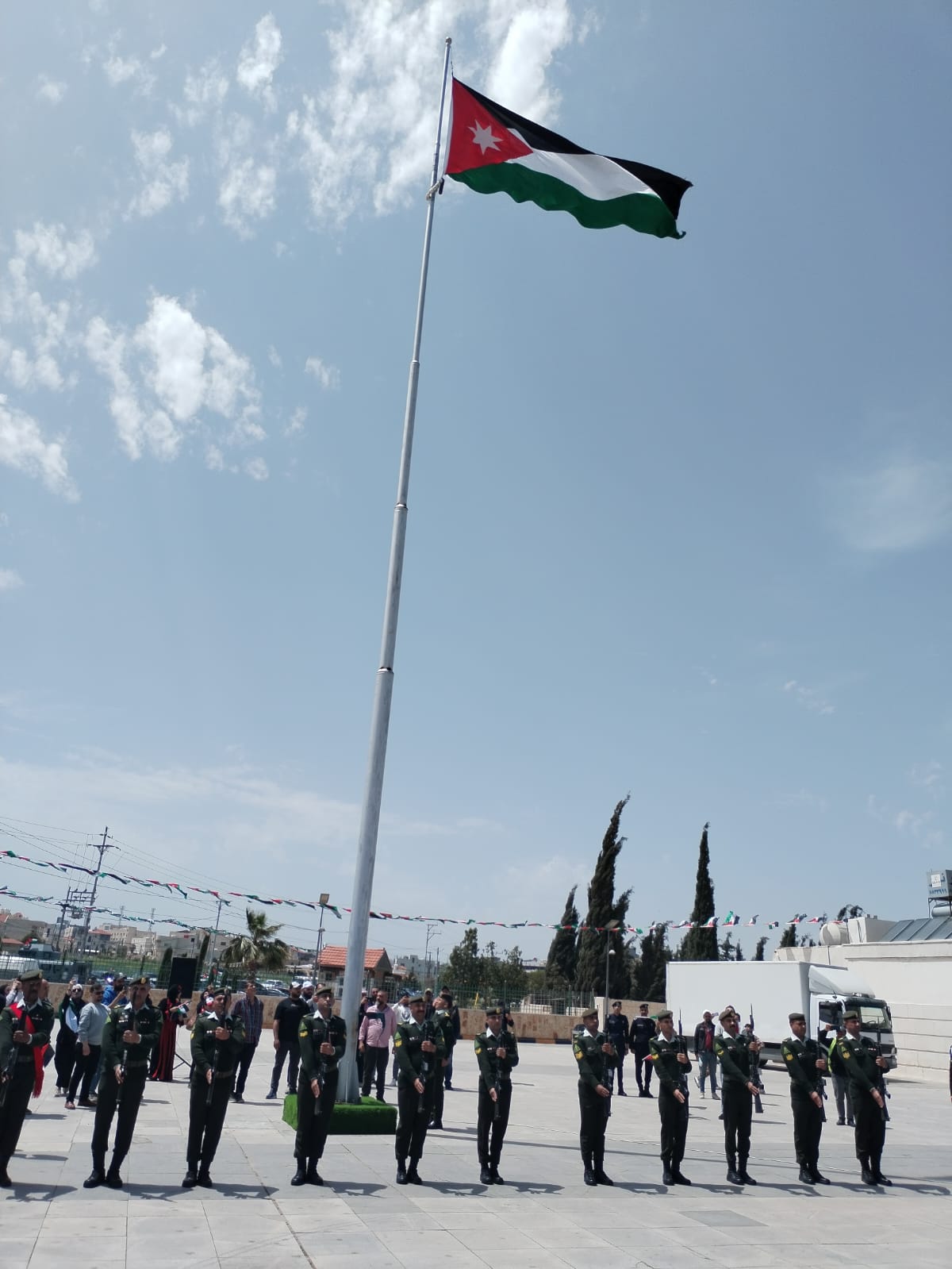 Madar Al-Saa Images 0.4981908532698768