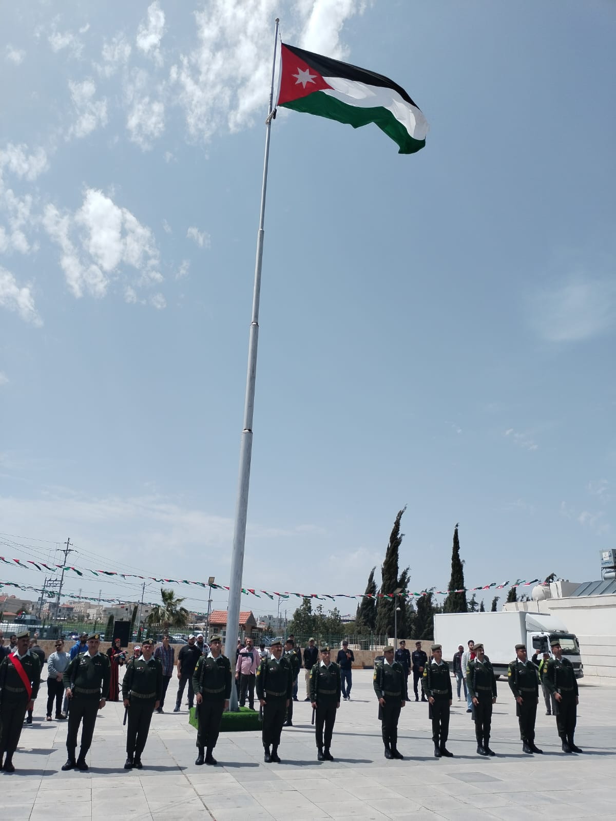 Madar Al-Saa Images 0.2052305132420219