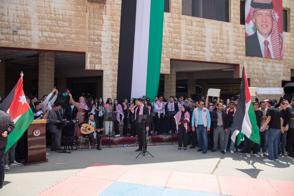 Madar Al-Saa Images 0.10191682873091246