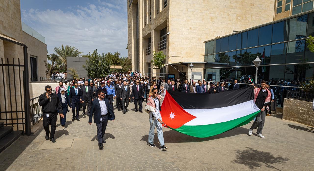 Madar Al-Saa Images 0.17301740475145921