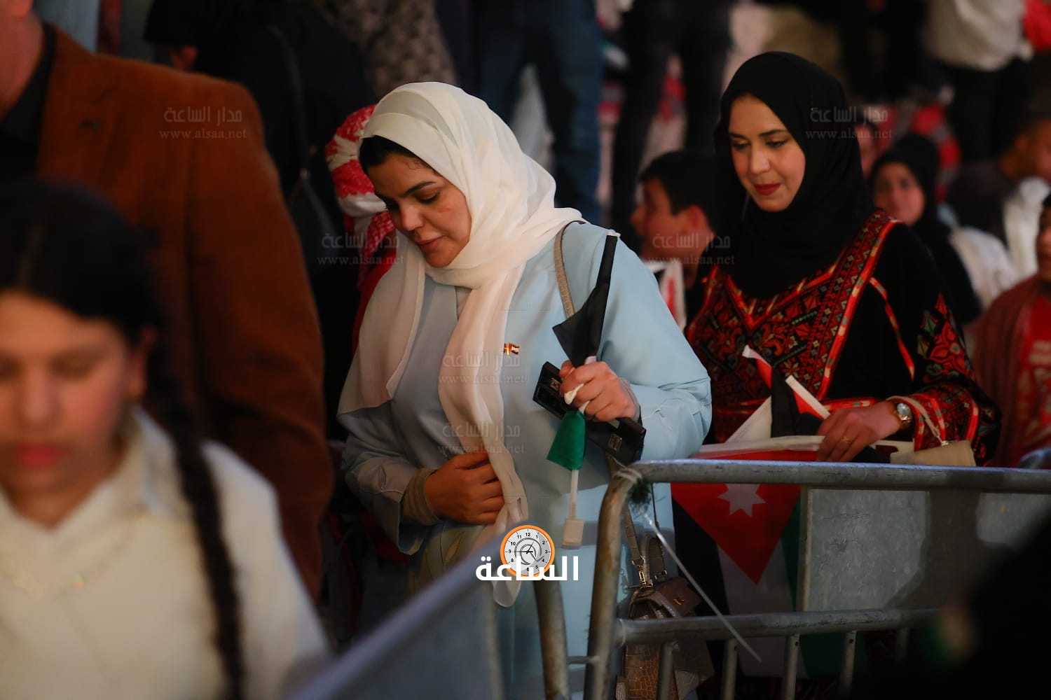 Madar Al-Saa Images 0.864802777666794