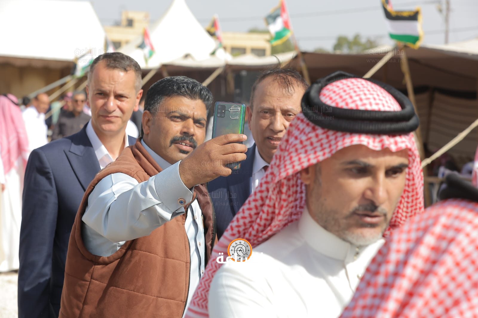 Madar Al-Saa Images 0.5918645110254567